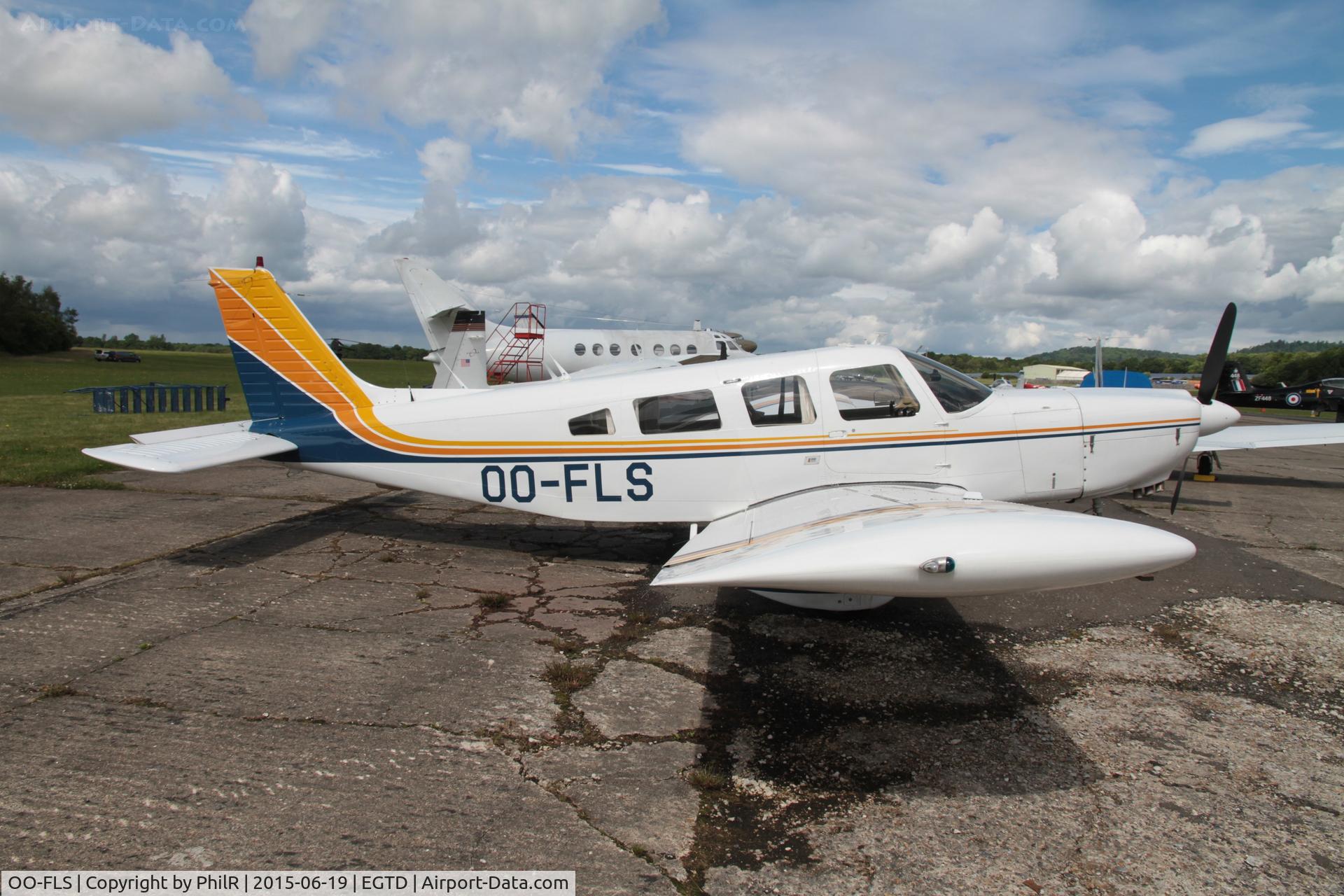 OO-FLS, 1979 Piper PA-32-300 Cherokee Six Cherokee Six C/N 32-7940074, OO-FLS Piper PA-32 Cherokee Six at Dunsfold