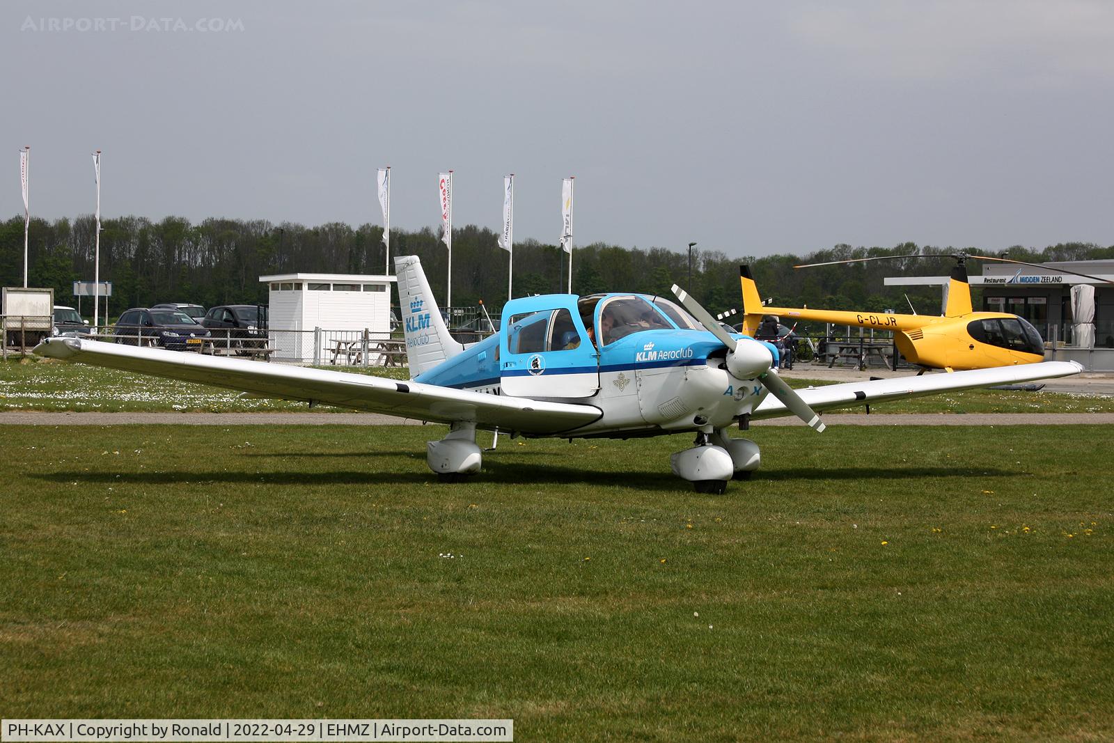 PH-KAX, 1986 Piper PA-28-181 Archer C/N 2890001, at ehmz