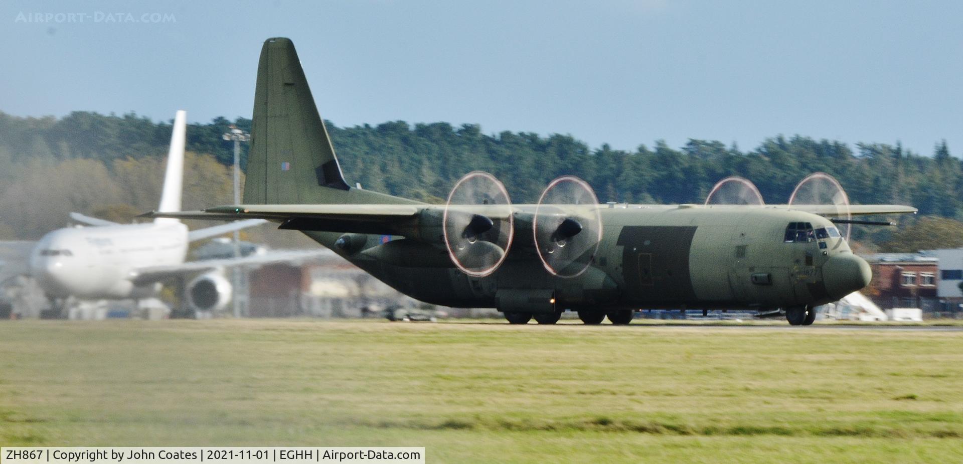 ZH867, 1997 Lockheed Martin C-130J-30 Hercules C.4 C/N 382-5416, Arriving runway 26