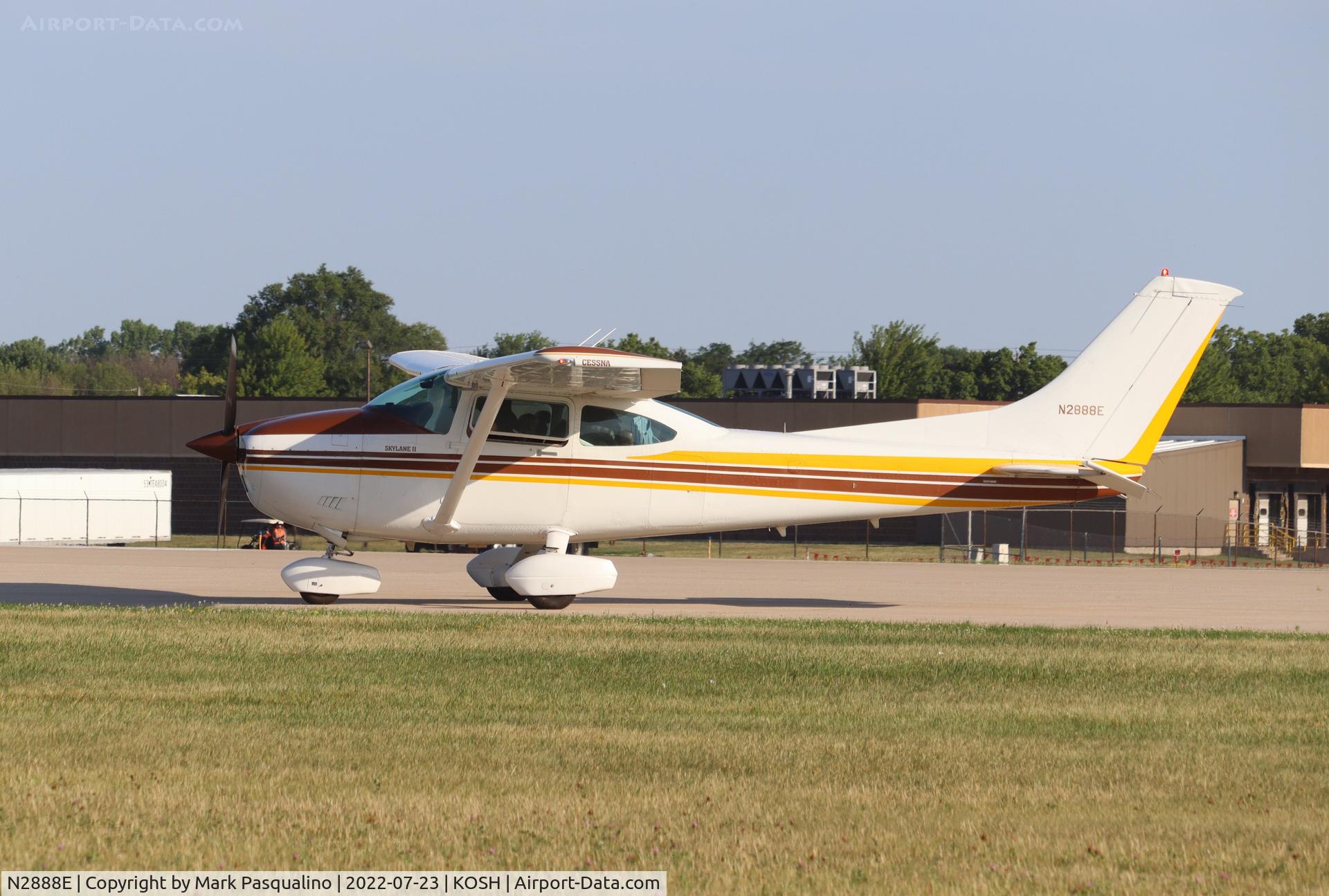 N2888E, 1982 Cessna 182R Skylane C/N 18268218, Cessna 182R