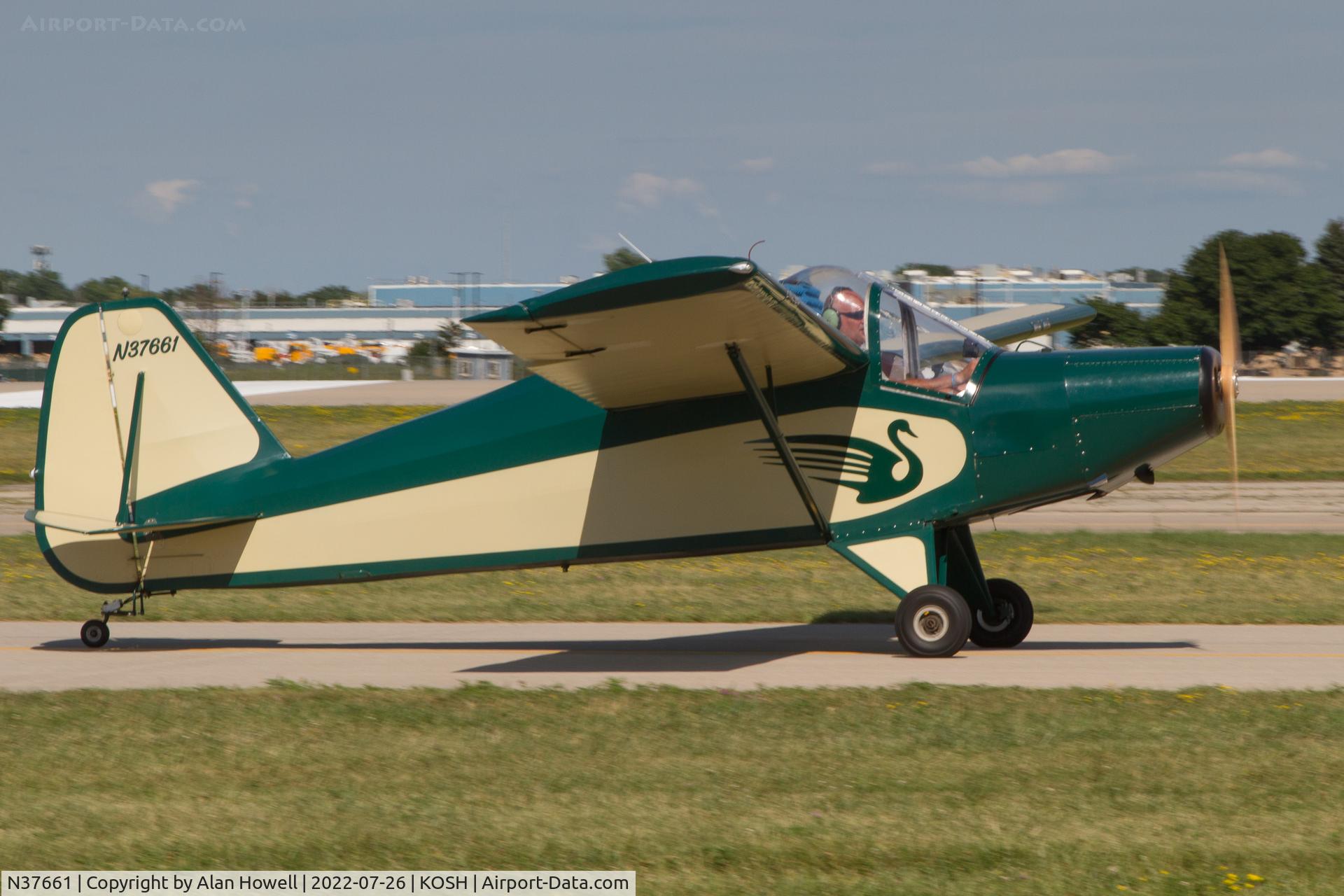 N37661, 1981 Sisler Cygnet SF-2A C/N 129, Taxying for homebuilt parade takeoff at AirVenture 2022