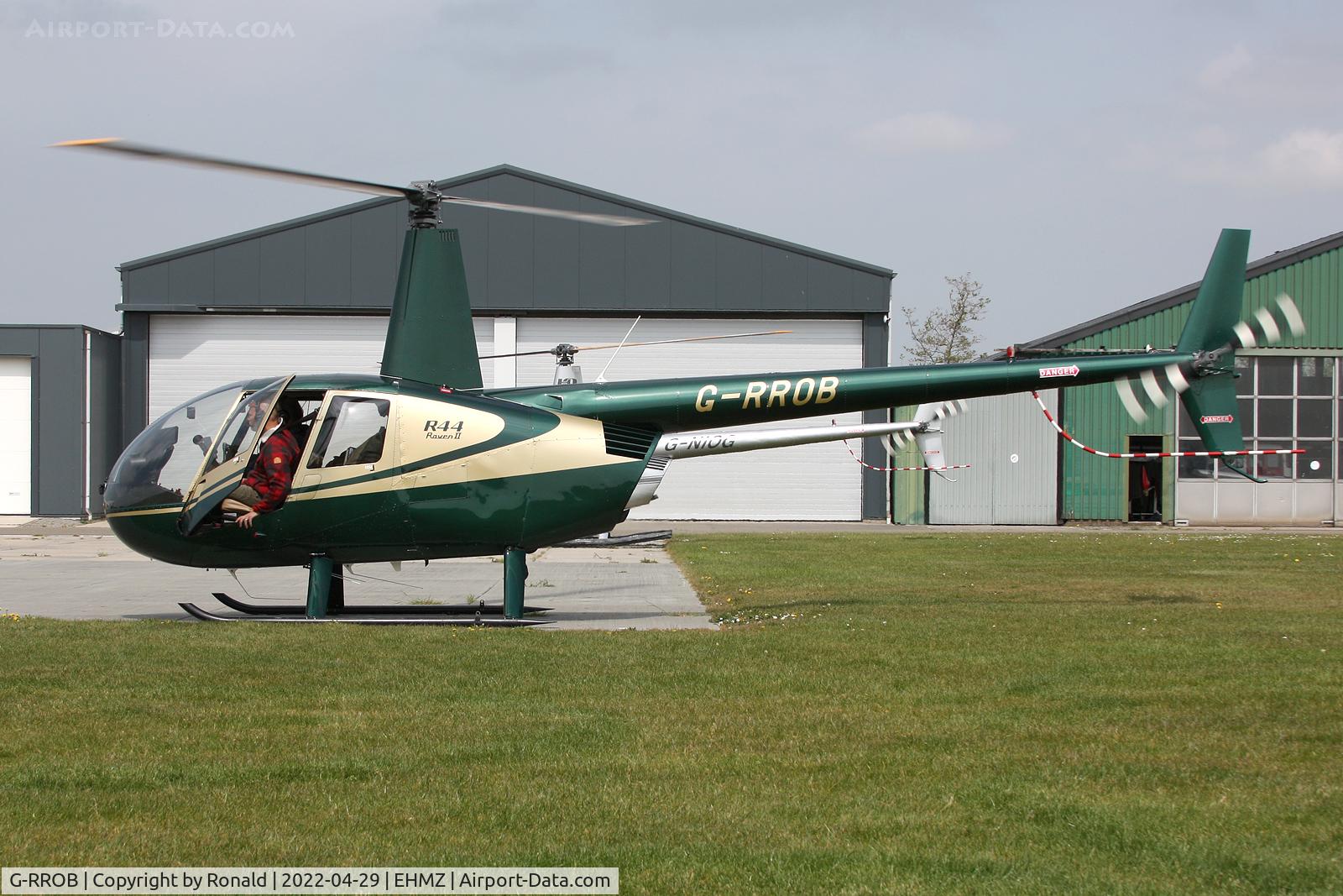 G-RROB, 2002 Robinson R44 II C/N 10011, at ehmz