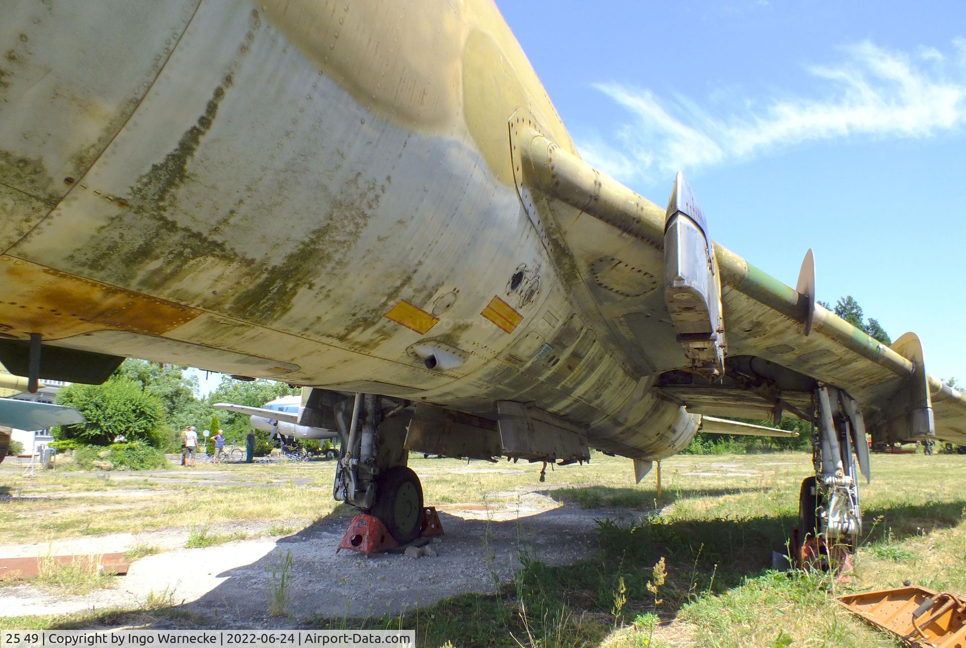 25 49, Sukhoi Su-22UM-3K C/N 17532367003, Sukhoi Su-22UM-3K FITTER-G at the Technikmuseum Hugo Junkers, Dessau