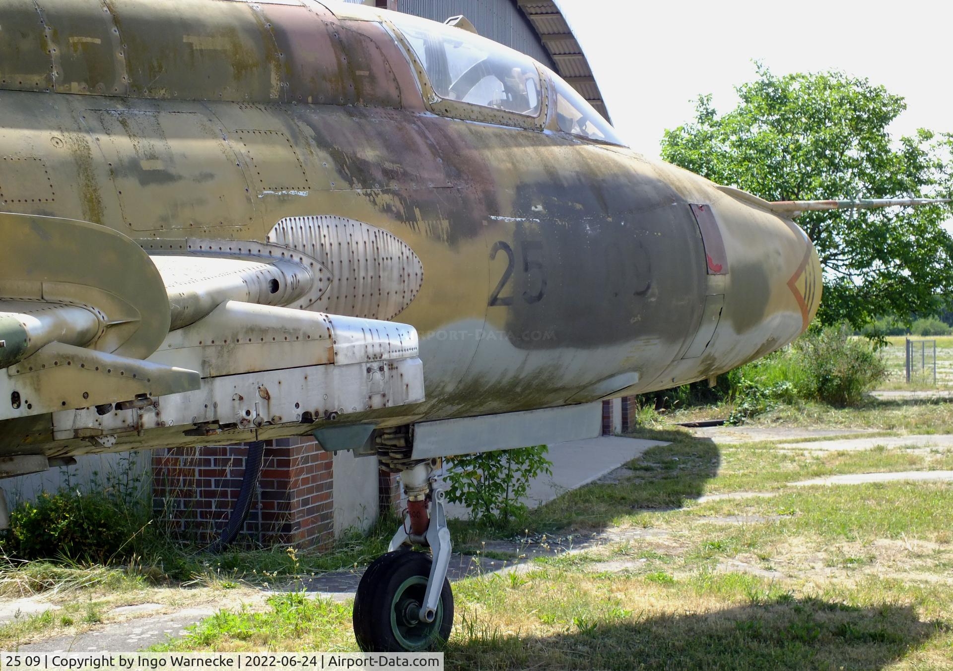 25 09, 1985 Sukhoi Su-22M-4 C/N 25916, Sukhoi Su-22M-4 FITTER-K at the Technikmuseum Hugo Junkers, Dessau