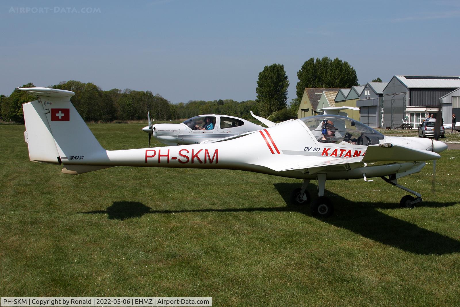 PH-SKM, 1994 HOAC DV-20 Katana C/N 20074, at ehmz