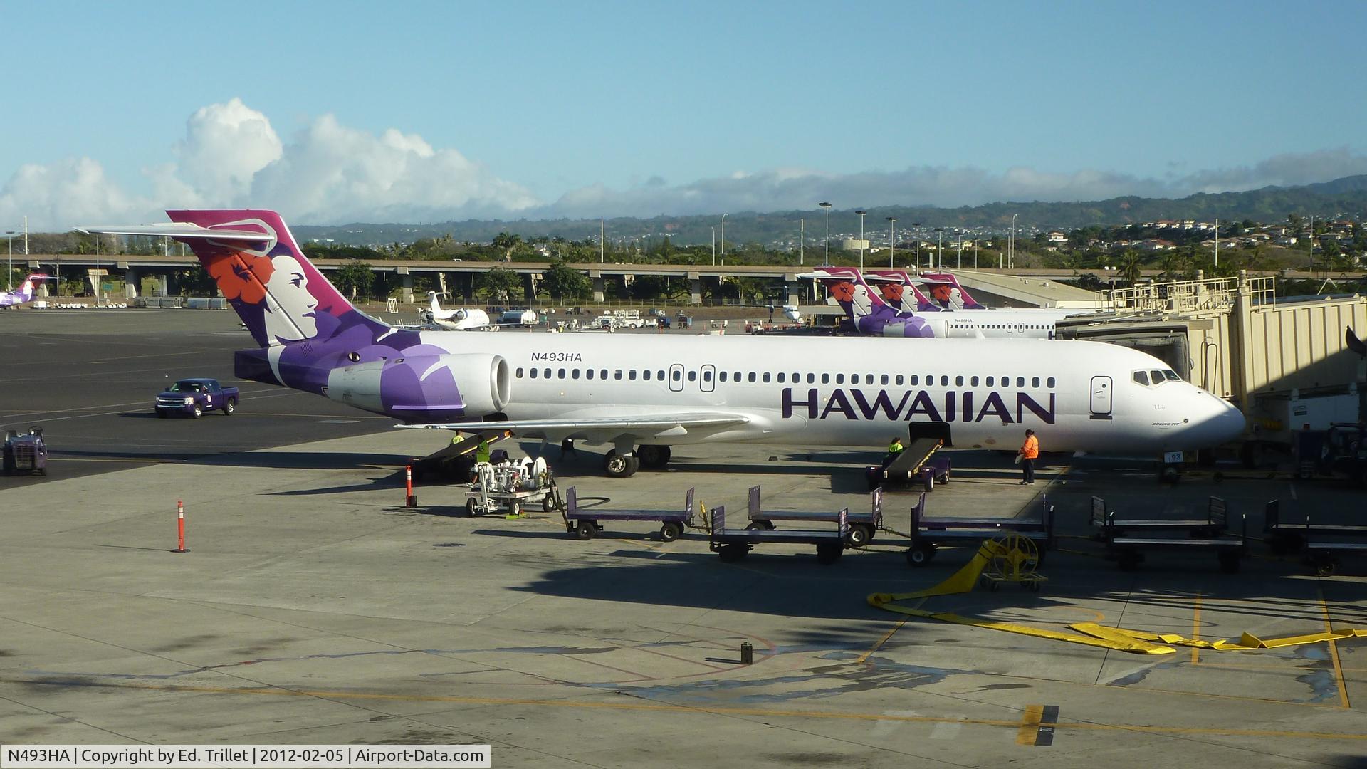N493HA, 2005 Boeing 717-200 C/N 55184, Honolulu airport