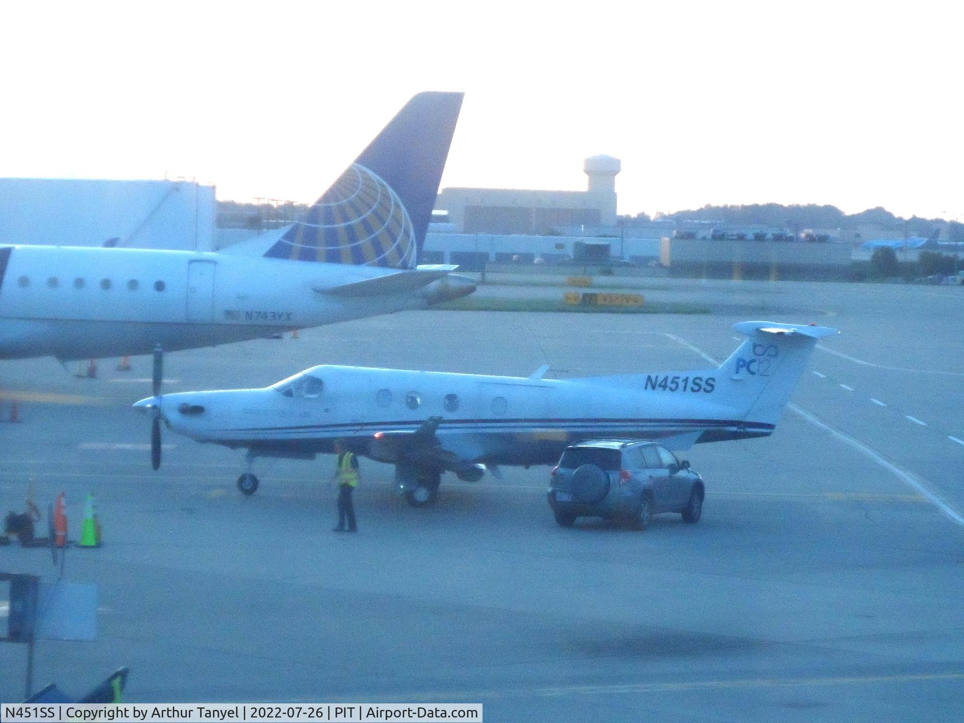 N451SS, 2004 Pilatus PC-12/45 C/N 579, Taxiing after landing at PIT