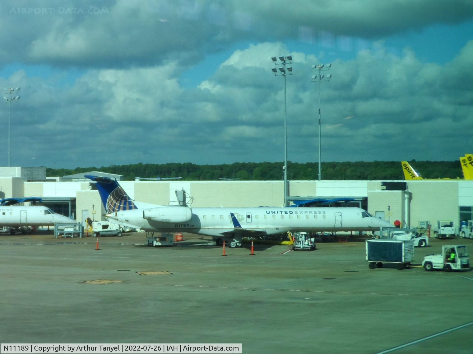 N11189, 2005 Embraer ERJ-145XR (EMB-145XR) C/N 14500931, At the gate at IAH
