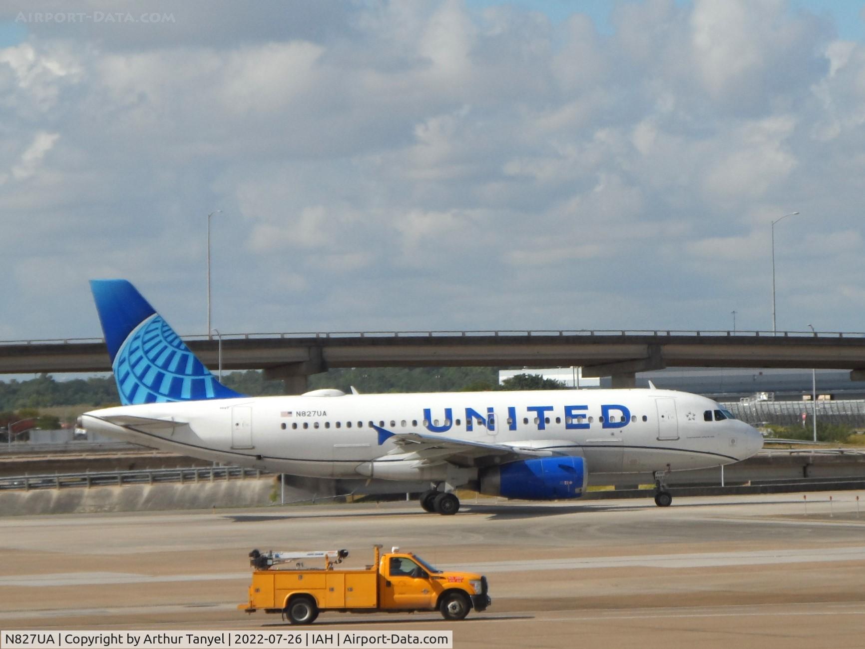 N827UA, 1999 Airbus A319-131 C/N 1022, Taxiing to takeoff at IAH