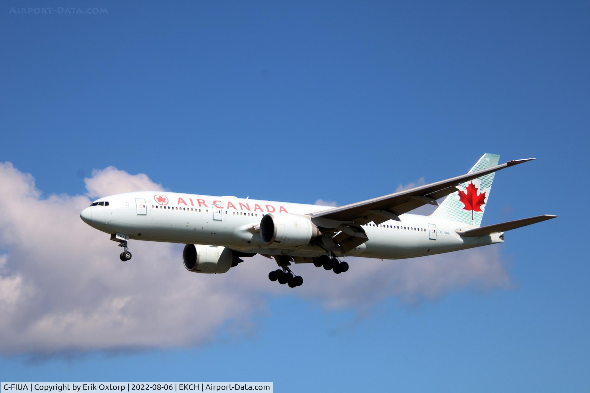 C-FIUA, 2007 Boeing 777-233/LR C/N 35239, C-FIUA landing rw 22L