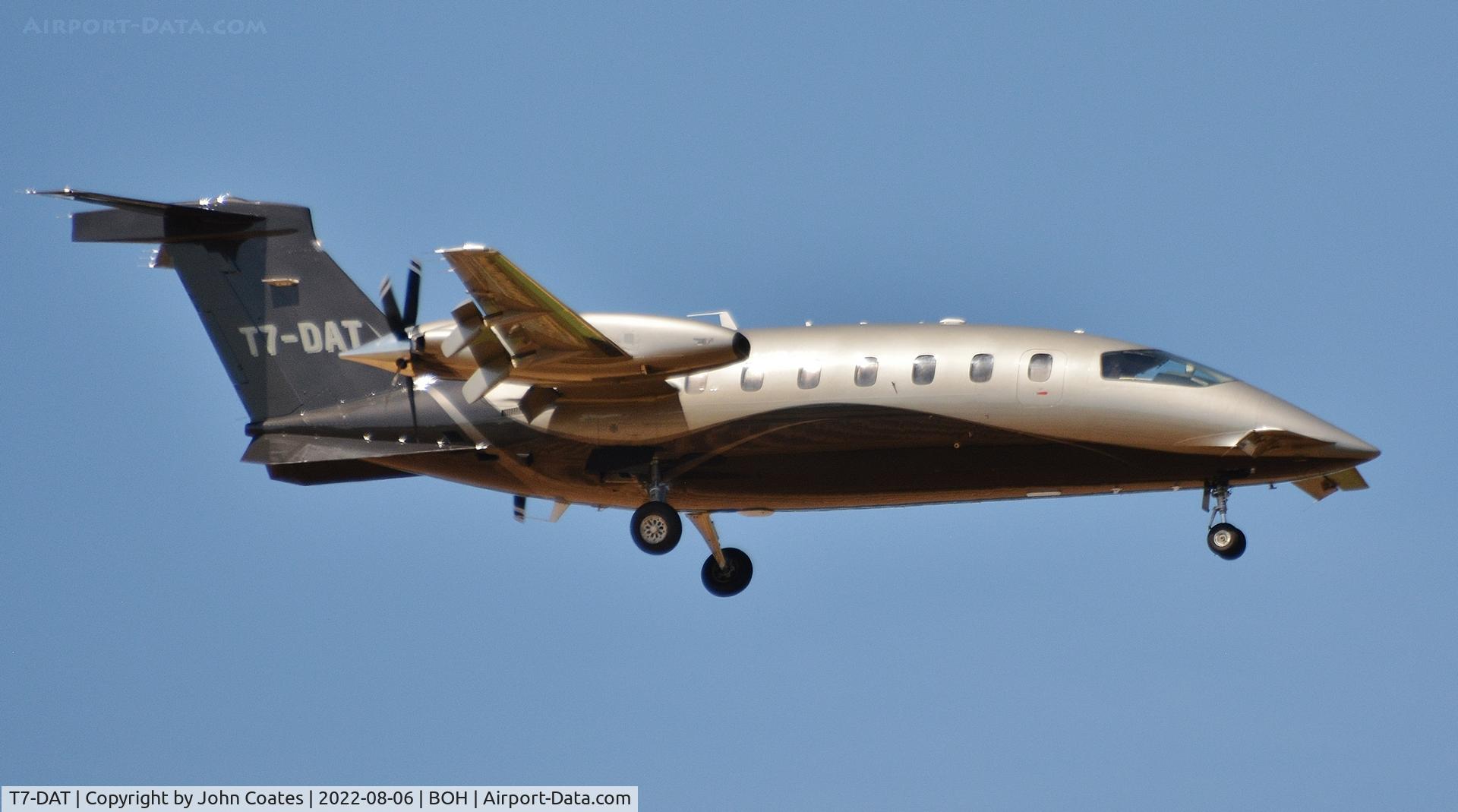 T7-DAT, 2009 Piaggio P-180 Avanti II C/N 1194, On approach to 08