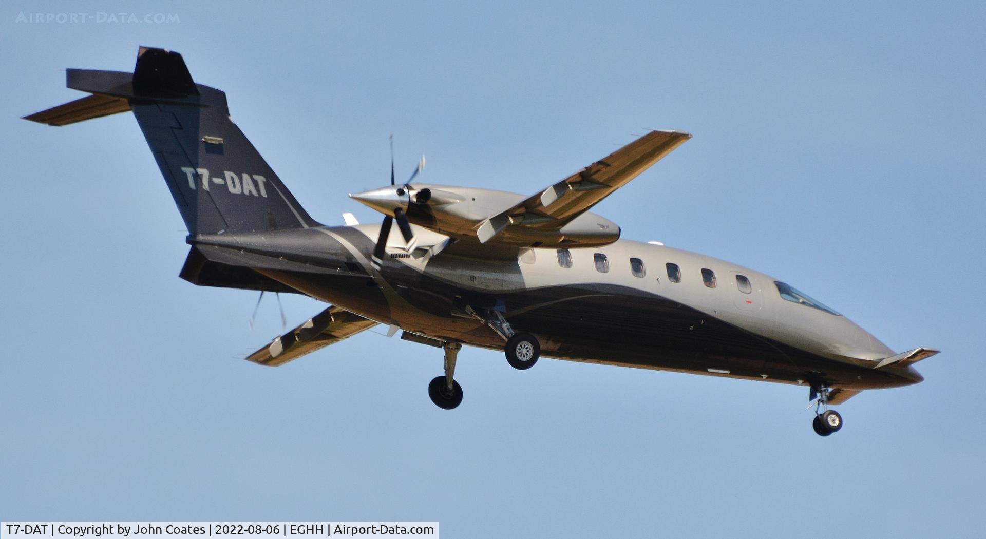 T7-DAT, 2009 Piaggio P-180 Avanti II C/N 1194, Final approach to 08