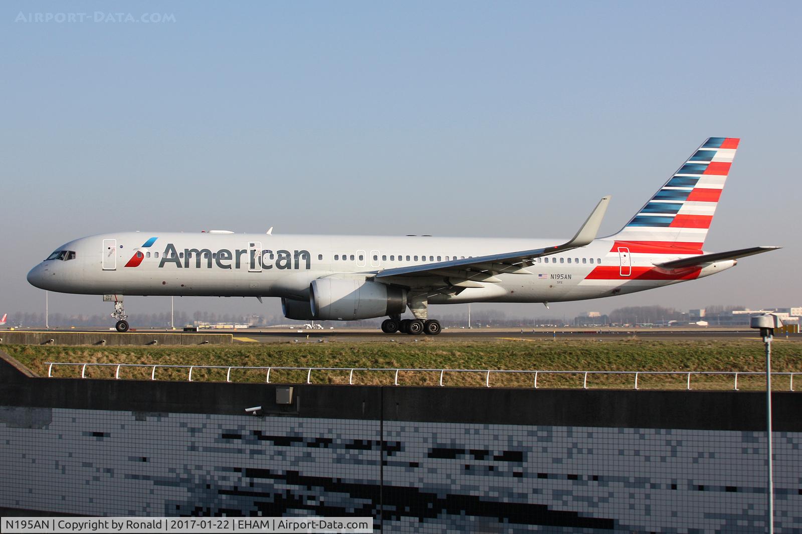 N195AN, 2001 Boeing 757-223 C/N 32389, at spl