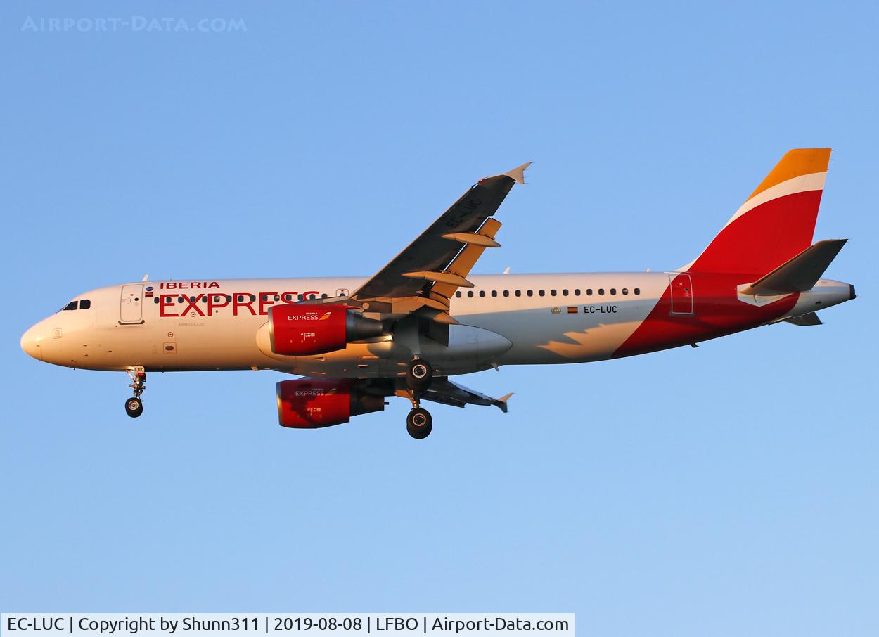 EC-LUC, 1999 Airbus A320-214 C/N 1059, Landing rwy 32L