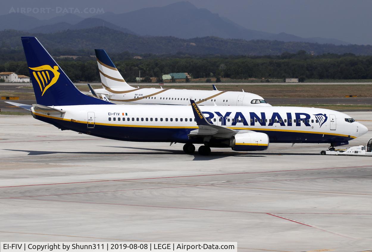EI-FIV, 2015 Boeing 737-8AS C/N 44705, Push back...