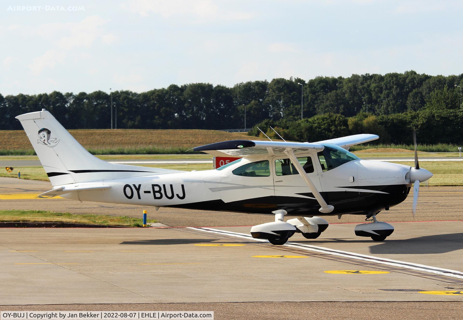 OY-BUJ, 1975 Cessna 182P Skylane C/N 182-64453, Lelystad Airport