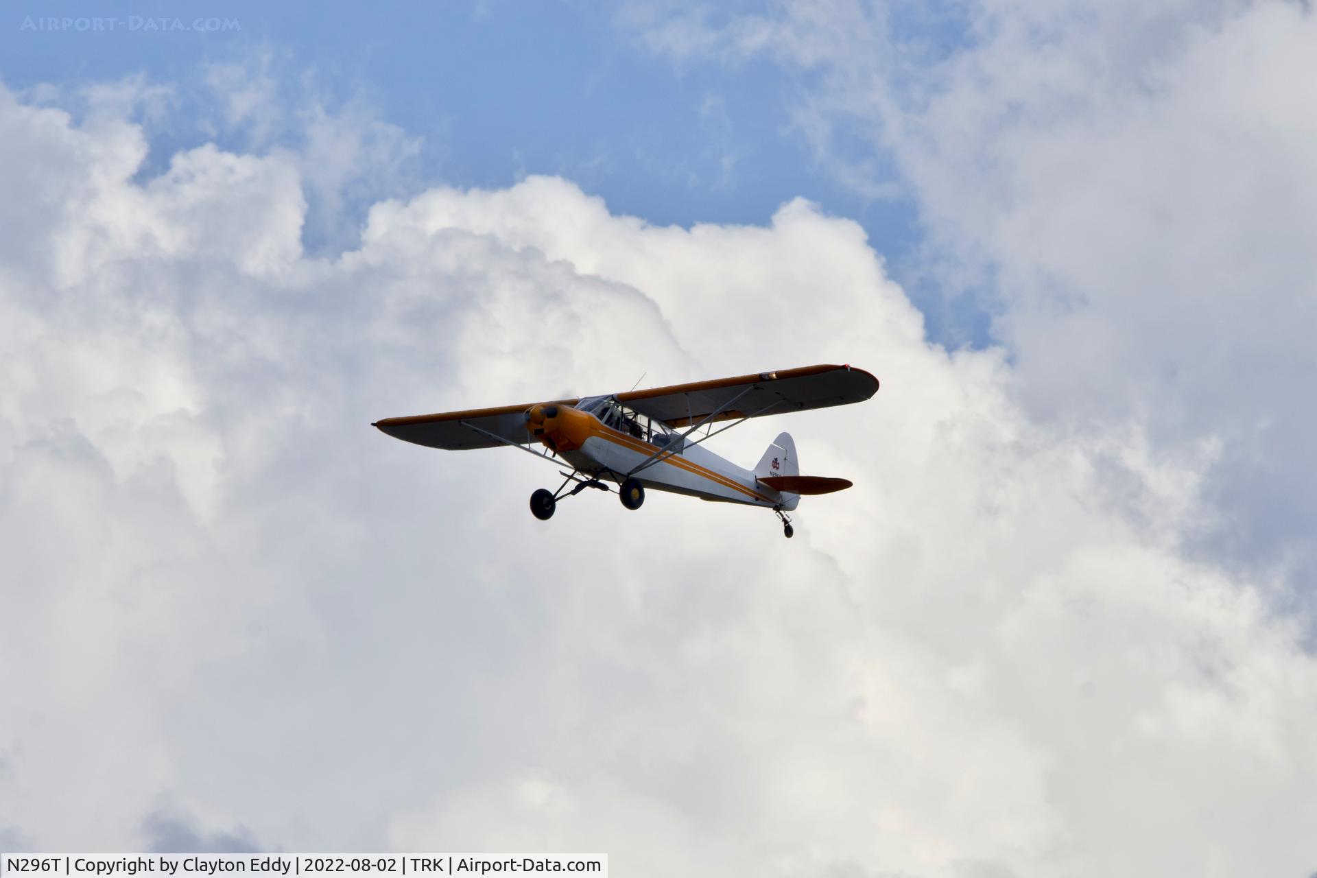 N296T, 1953 Piper PA-18-105 SPECIAL C/N 18-2410, Departing Truckee airport in California 2022.