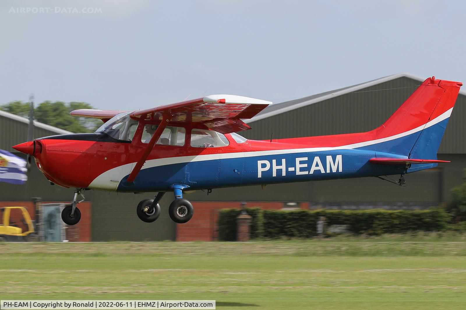 PH-EAM, 1977 Reims F172N Skyhawk C/N 1602, at ehmz