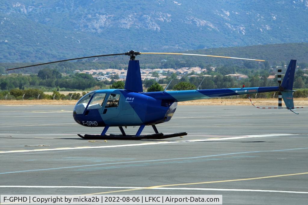 F-GPHD, Robinson R44 Clipper II C/N 10829, Parked
