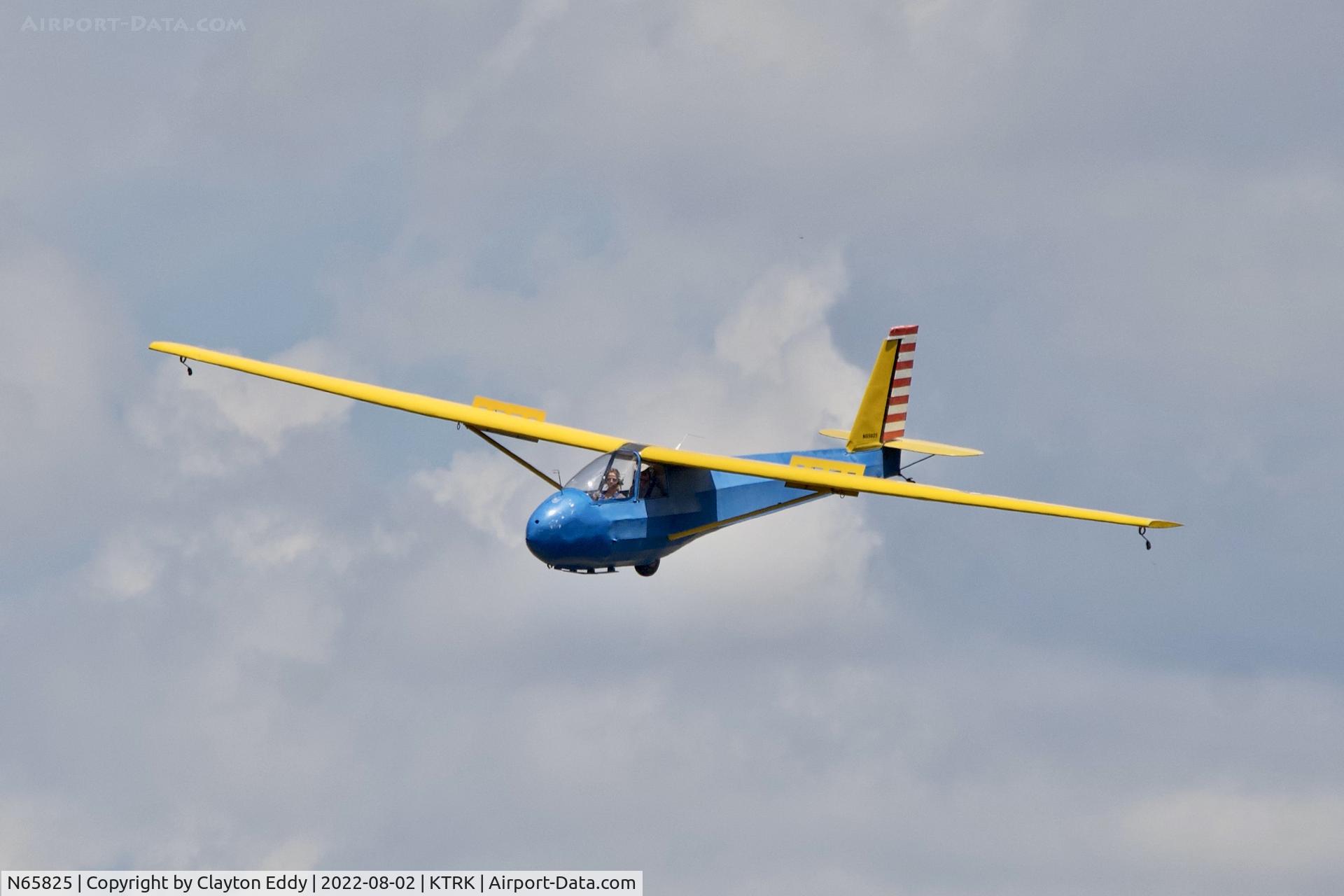 N65825, 1973 Schweizer SGS 2-33A C/N 305, Truckee airport California 2022.