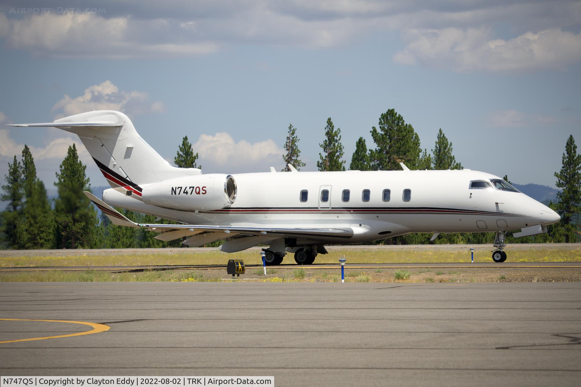 N747QS, 2017 Bombardier Challenger 300 C/N 20711, Truckee airport in California 2022.