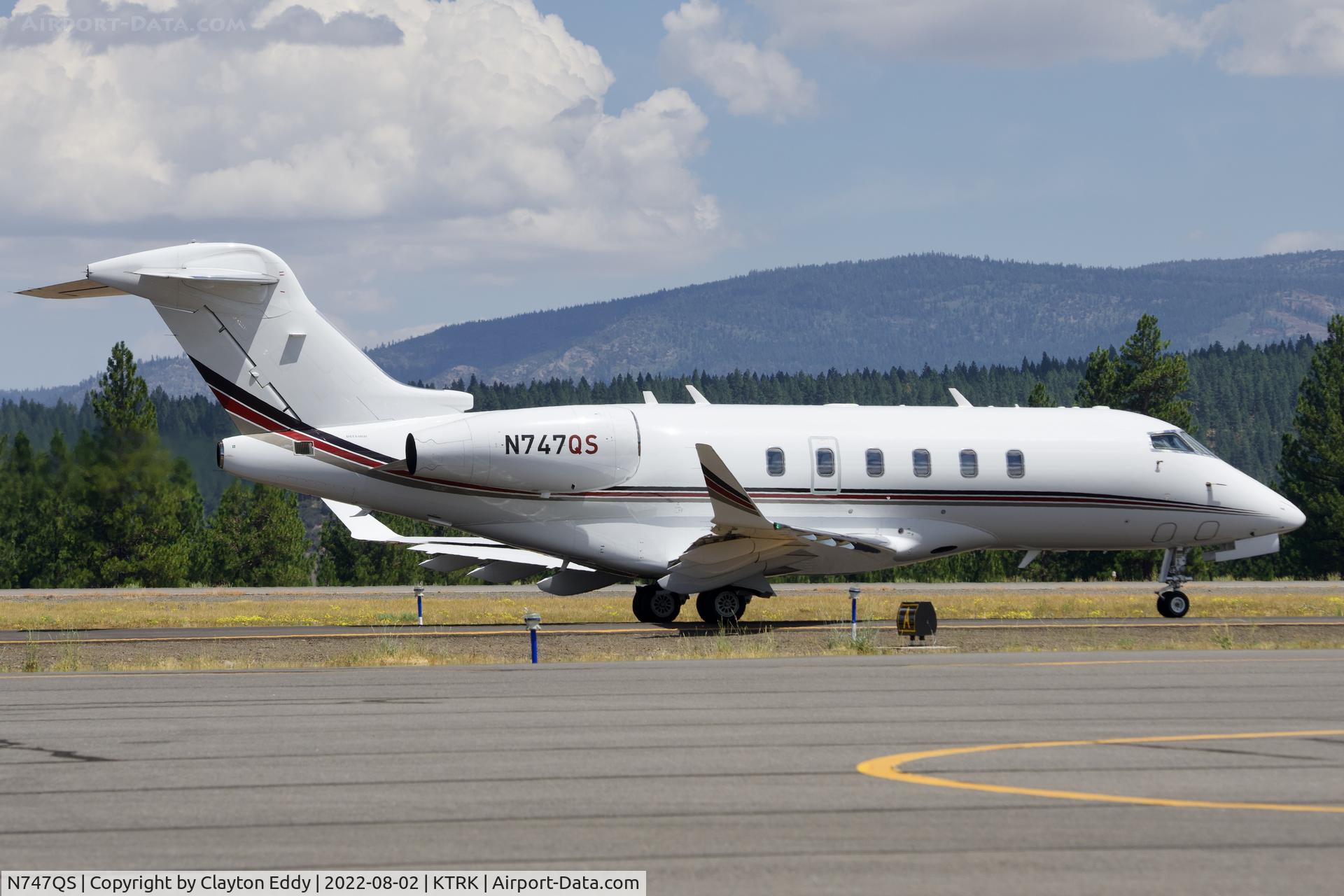 N747QS, 2017 Bombardier Challenger 300 C/N 20711, Truckee airport in California 2022.