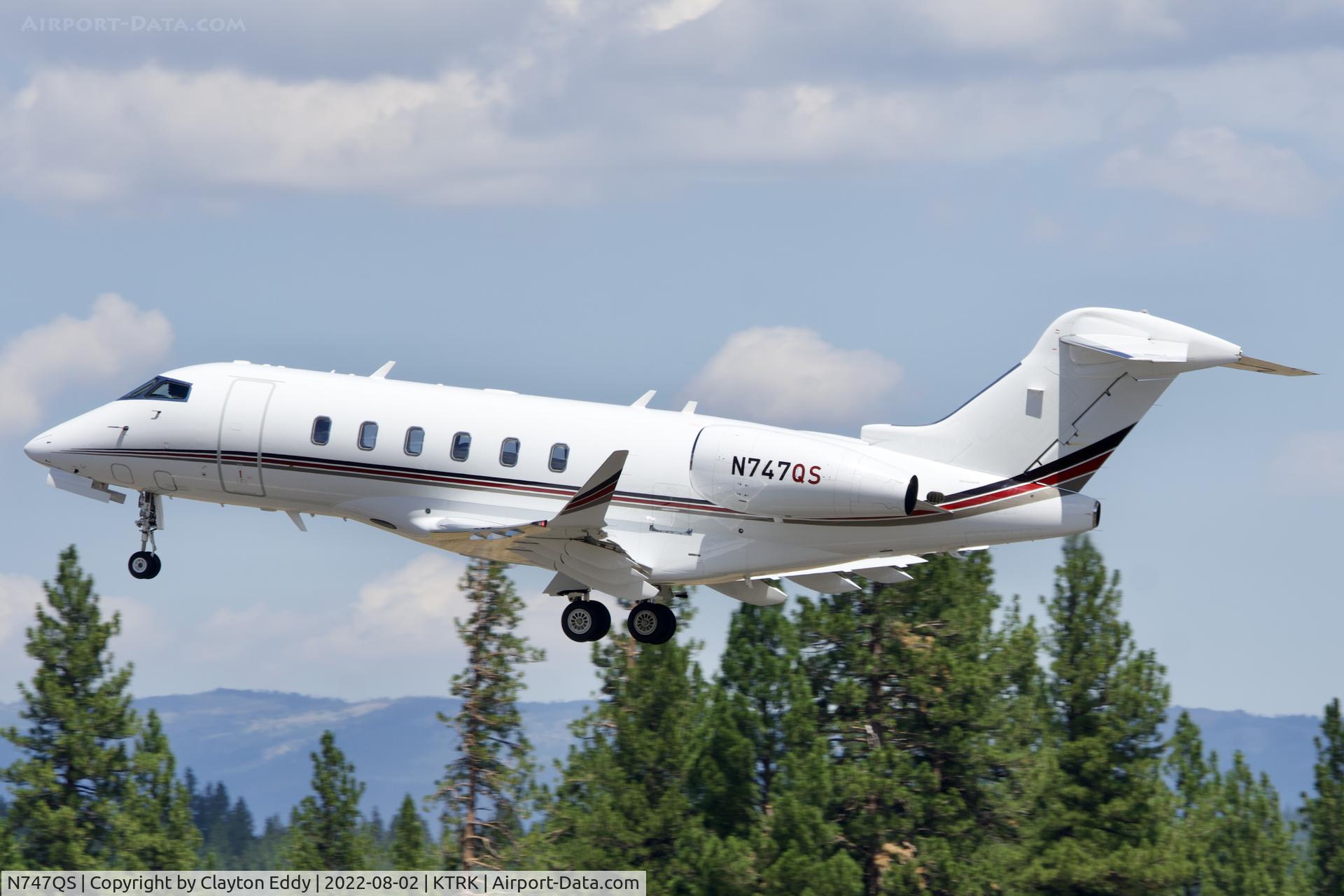 N747QS, 2017 Bombardier Challenger 300 C/N 20711, Truckee airport in California 2022.