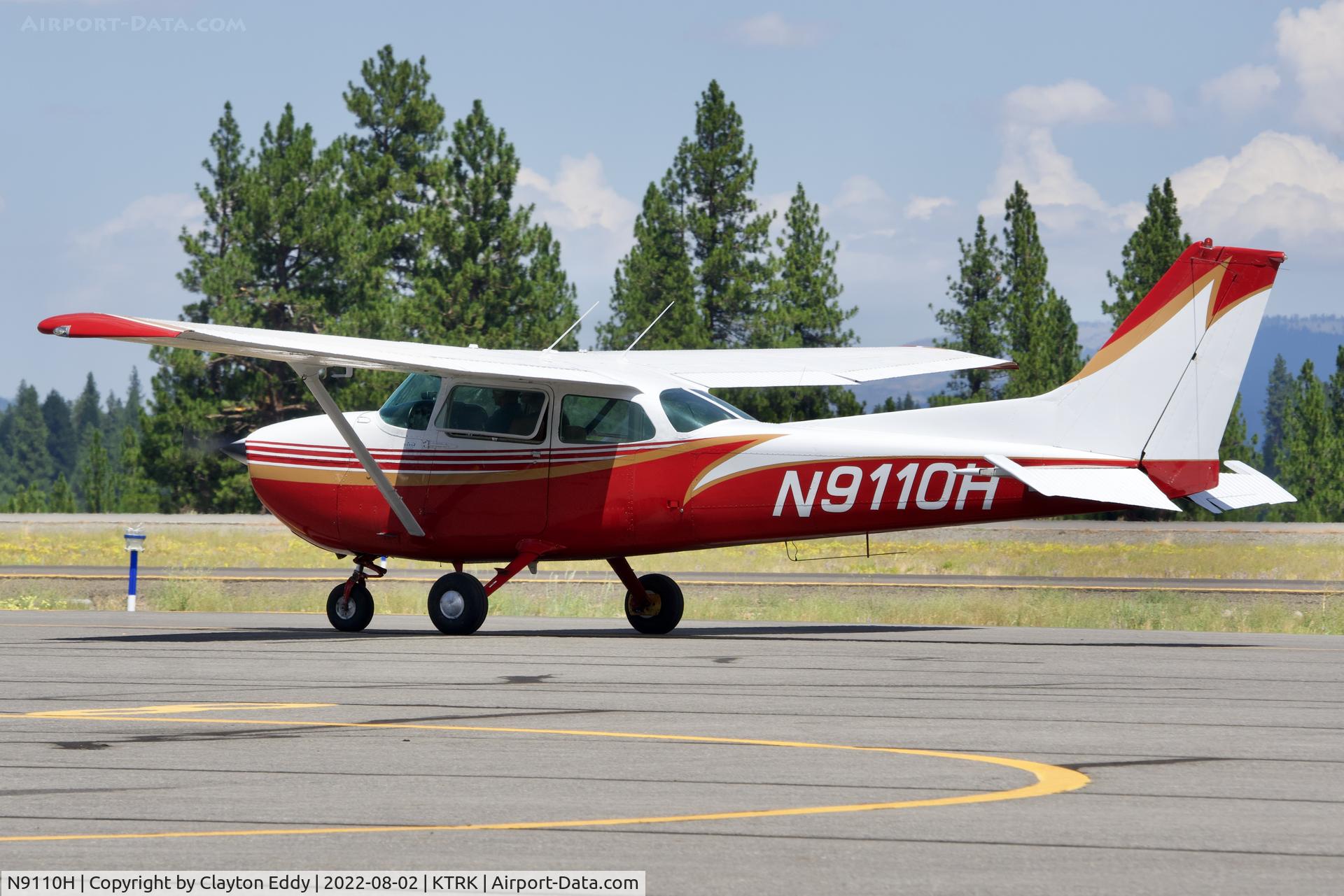 N9110H, 1975 Cessna 172M C/N 17265951, Truckee airport in California 2022.