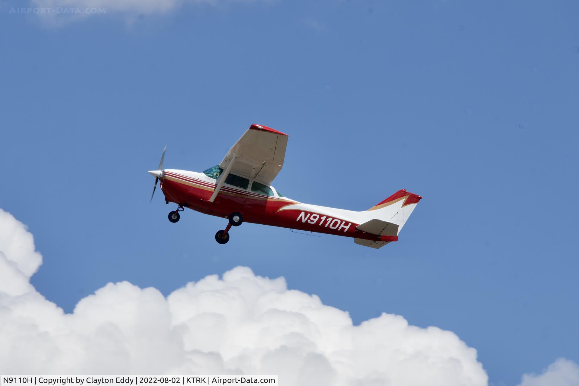N9110H, 1975 Cessna 172M C/N 17265951, Truckee airport in California 2022.