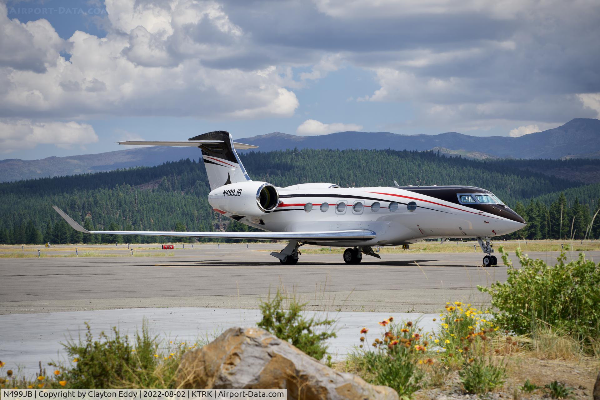 N499JB, 2018 Gulfstream Aerospace GVII-G500 C/N 72031, Truckee airport in California 2022.