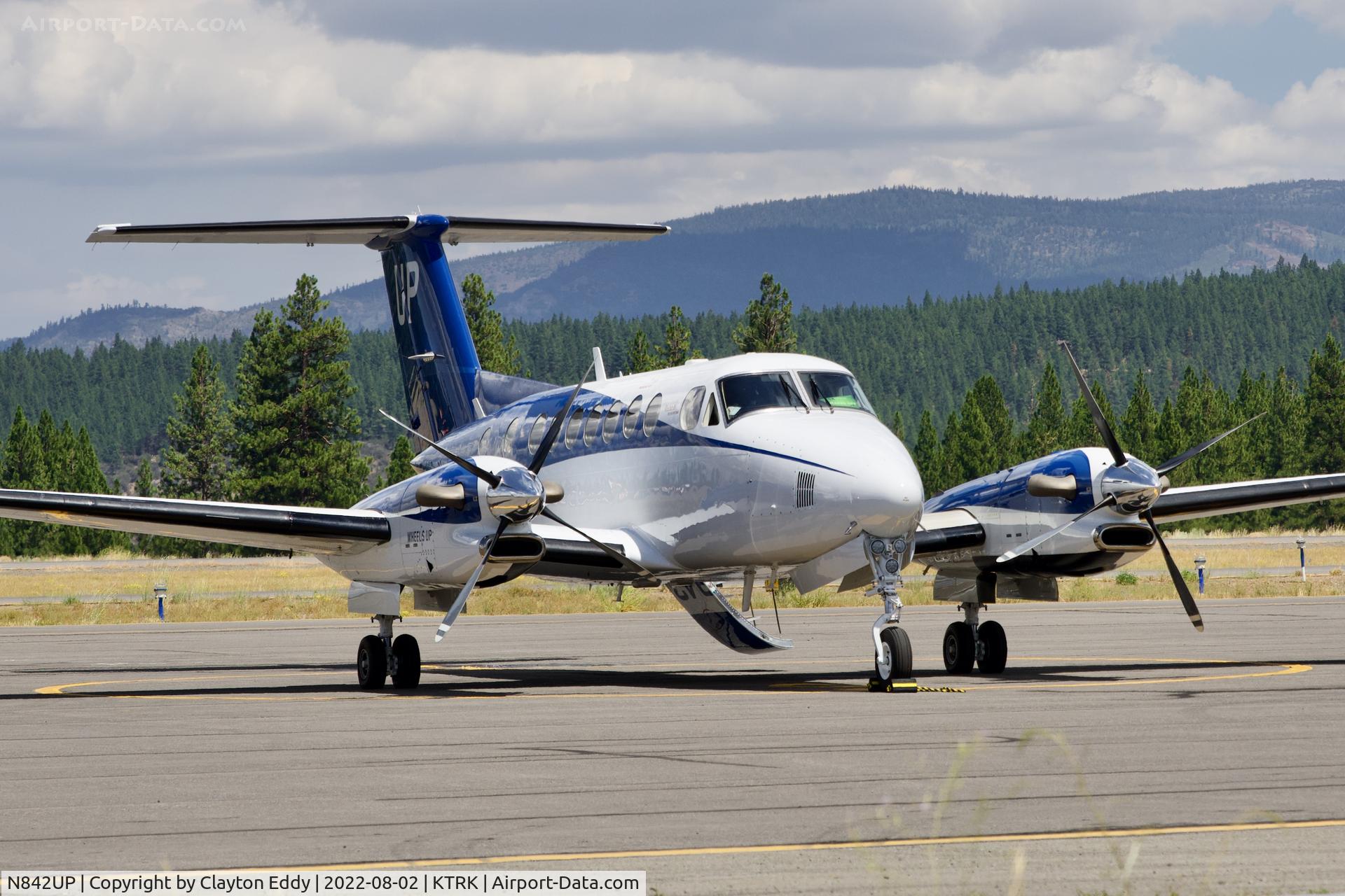 N842UP, 2015 Beechcraft 350 King Air (B300) C/N FL-989, Truckee airport in California 2022.