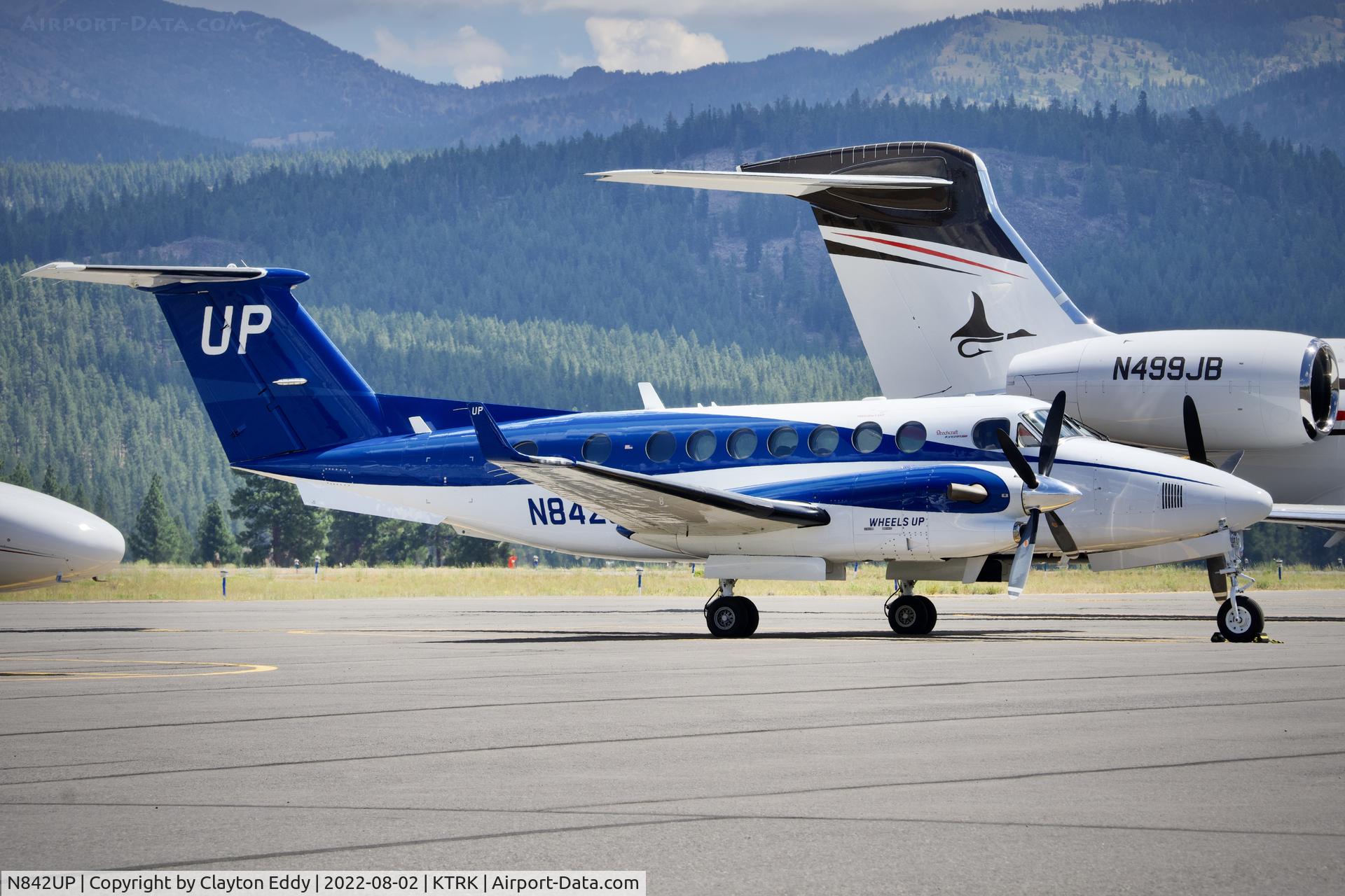 N842UP, 2015 Beechcraft 350 King Air (B300) C/N FL-989, Truckee airport in California 2022.