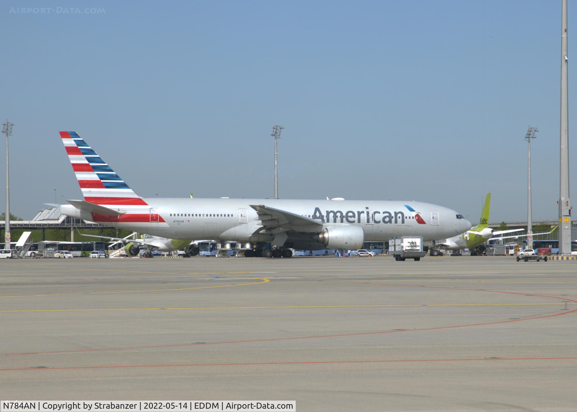 N784AN, 2000 Boeing 777-223 C/N 29588, B777-223(ER), c/n 29588, N784AN of American at MUC as 
AA717 to Charlotte on 05/14/22