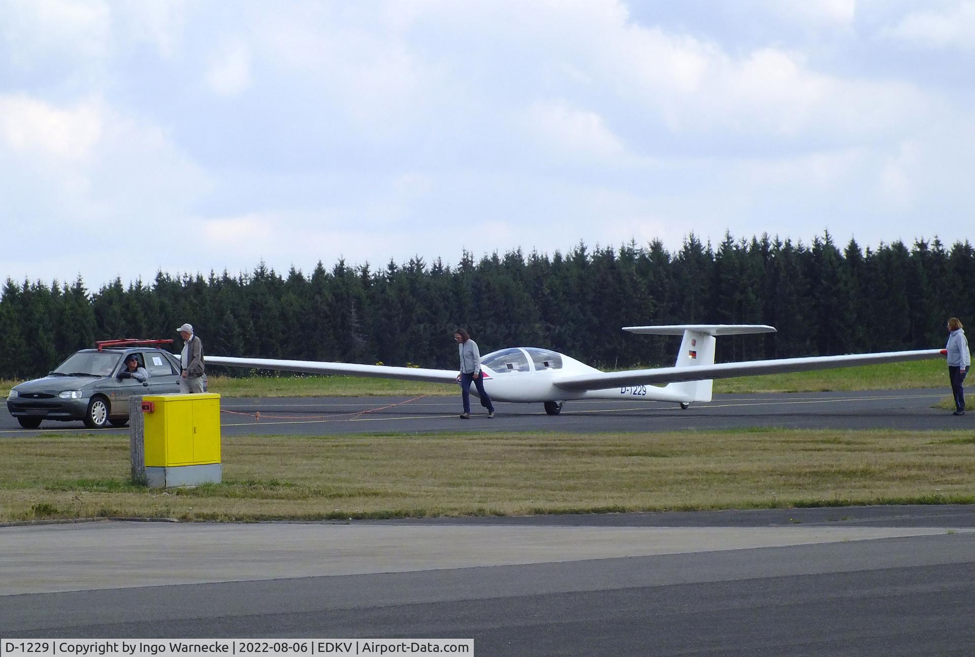 D-1229, Grob G-103A Twin II Acro C/N 3757-K-52, Grob G.103A Twin II Acro at the Dahlemer-Binz airfield