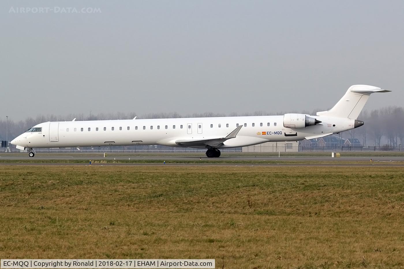 EC-MQQ, 2017 Bombardier CRJ-1000 (CL-600-2E25) C/N 19055, at spl