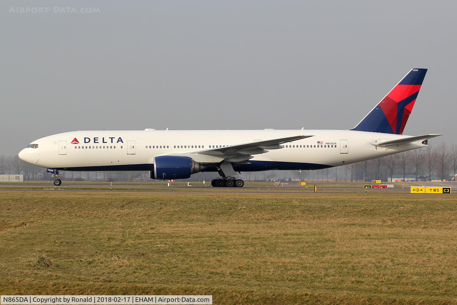 N865DA, 1999 Boeing 777-232 C/N 29737, at spl