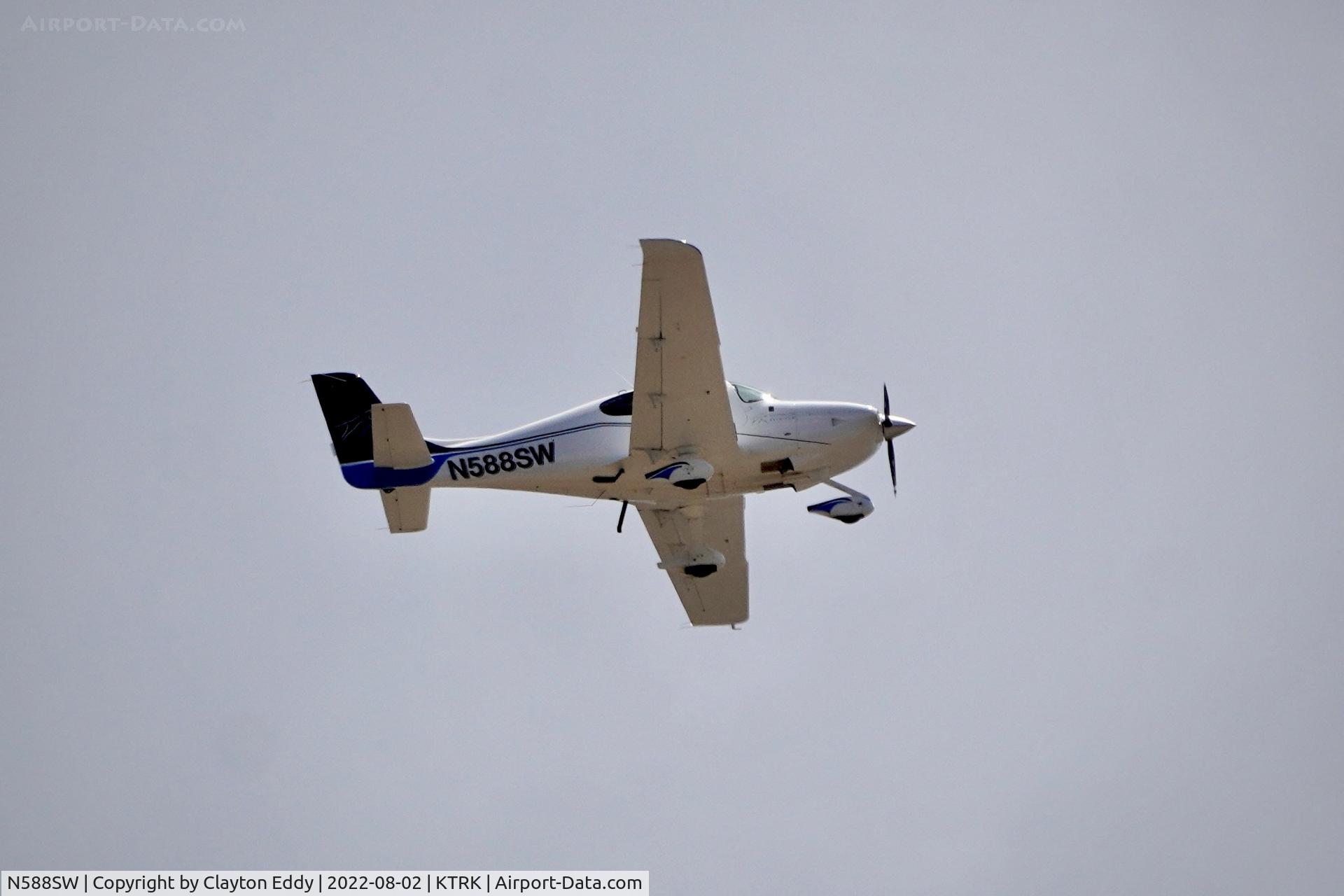 N588SW, 2018 Cirrus SR20 C/N 2449, Truckee airport in California 2022.