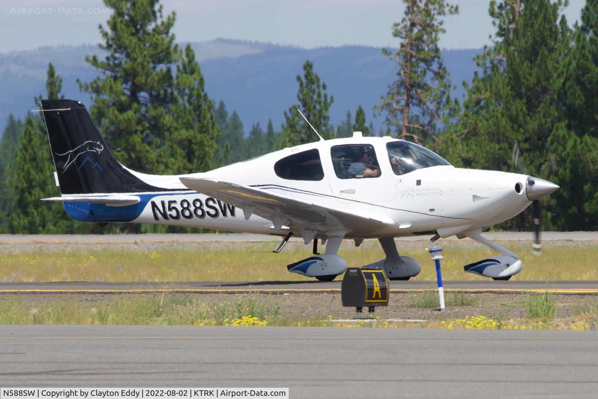 N588SW, 2018 Cirrus SR20 C/N 2449, Truckee airport in California 2022.