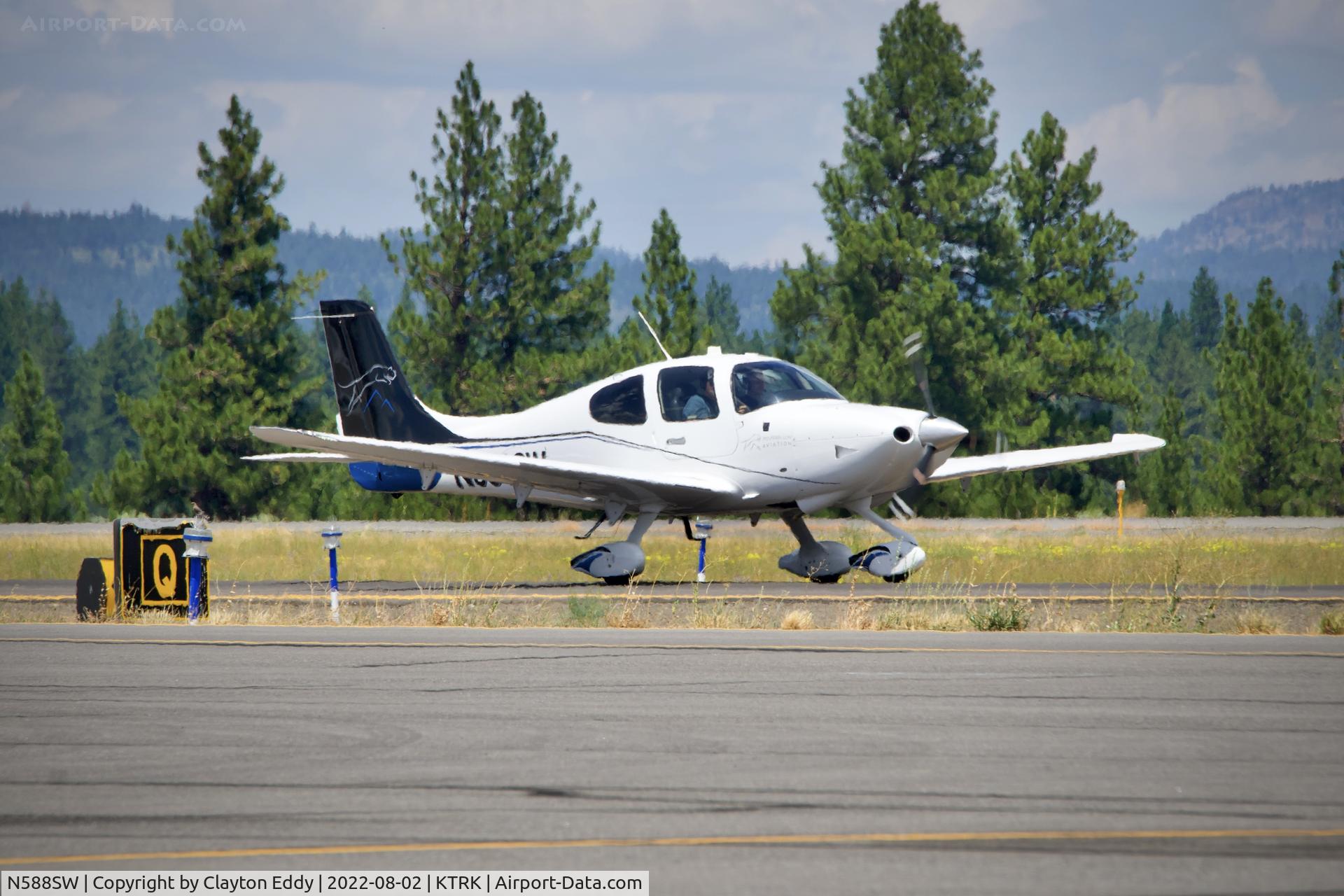 N588SW, 2018 Cirrus SR20 C/N 2449, Truckee airport in California 2022.