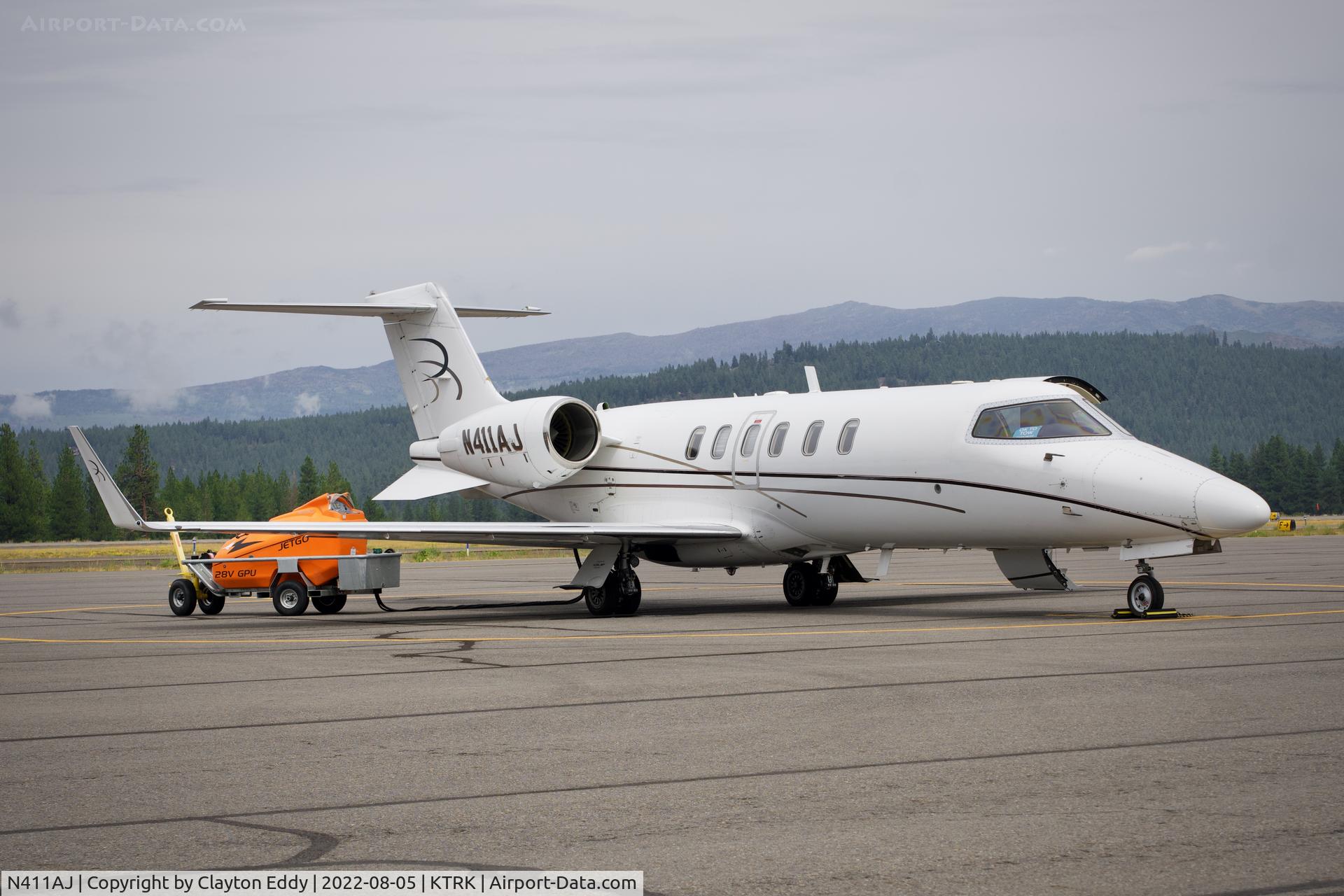 N411AJ, 2004 Learjet 40 C/N 40-2011, Truckee airport in California 2022.