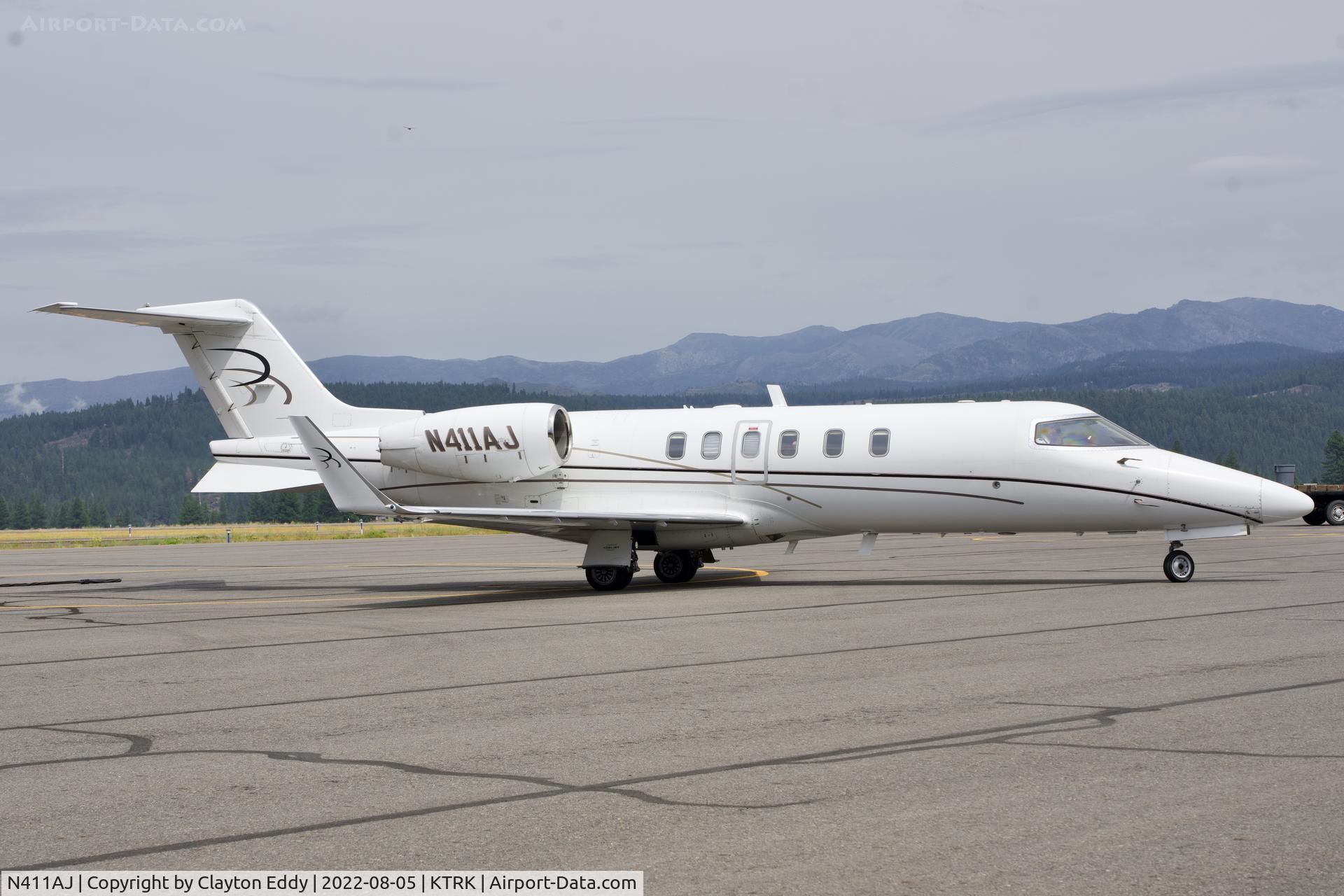 N411AJ, 2004 Learjet 40 C/N 40-2011, Truckee airport in California 2022.