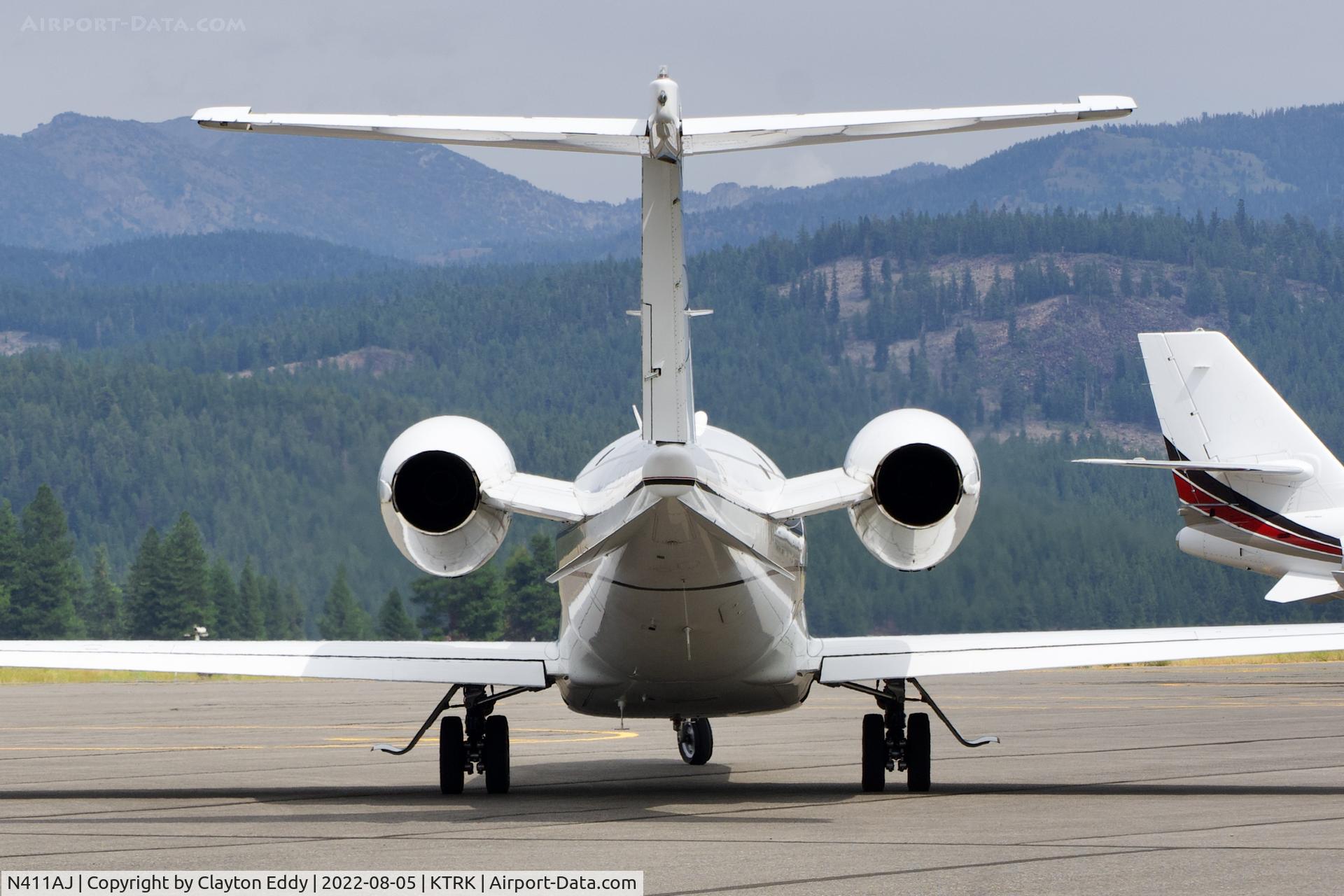 N411AJ, 2004 Learjet 40 C/N 40-2011, Truckee airport in California 2022.