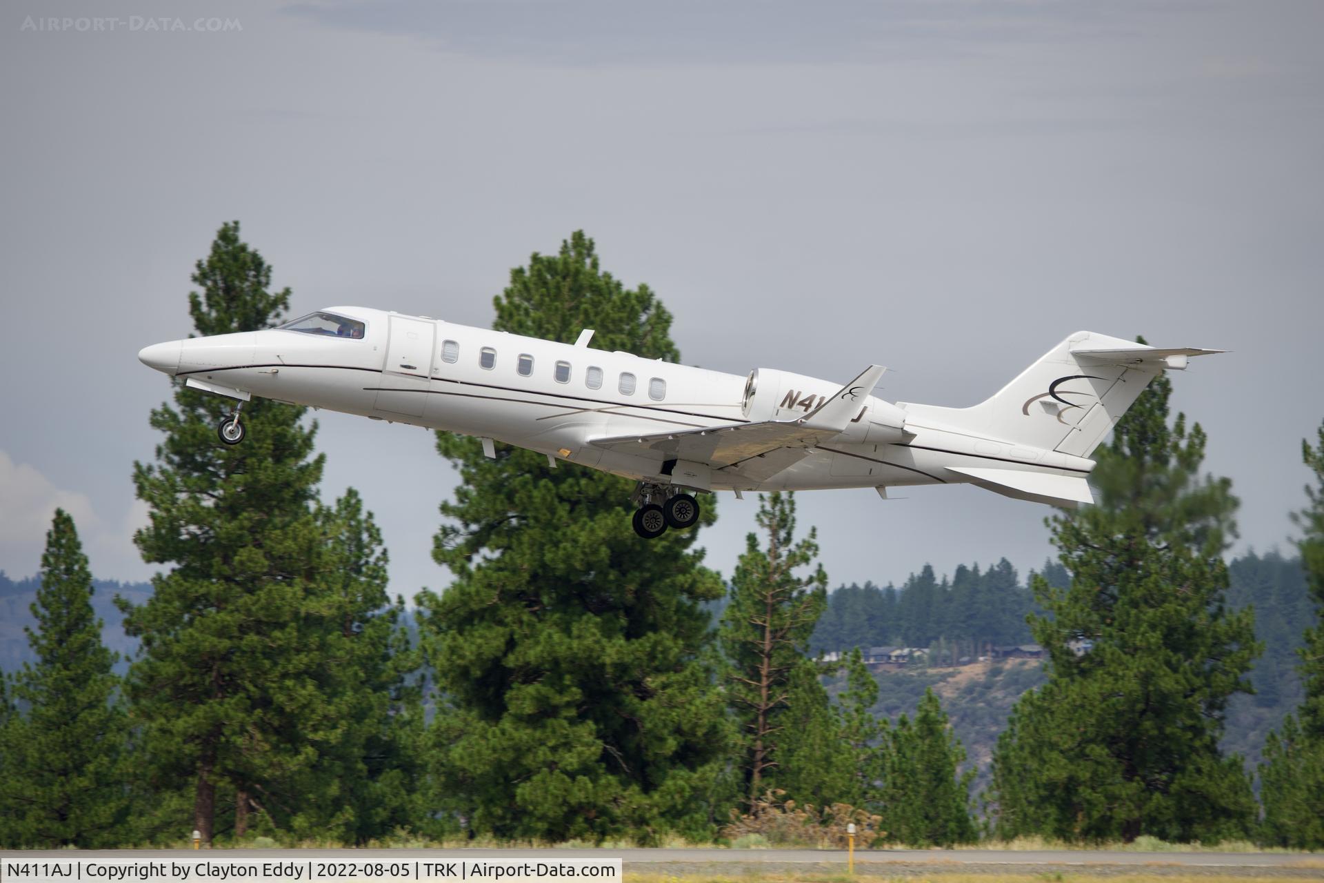 N411AJ, 2004 Learjet 40 C/N 40-2011, Truckee airport in California 2022.