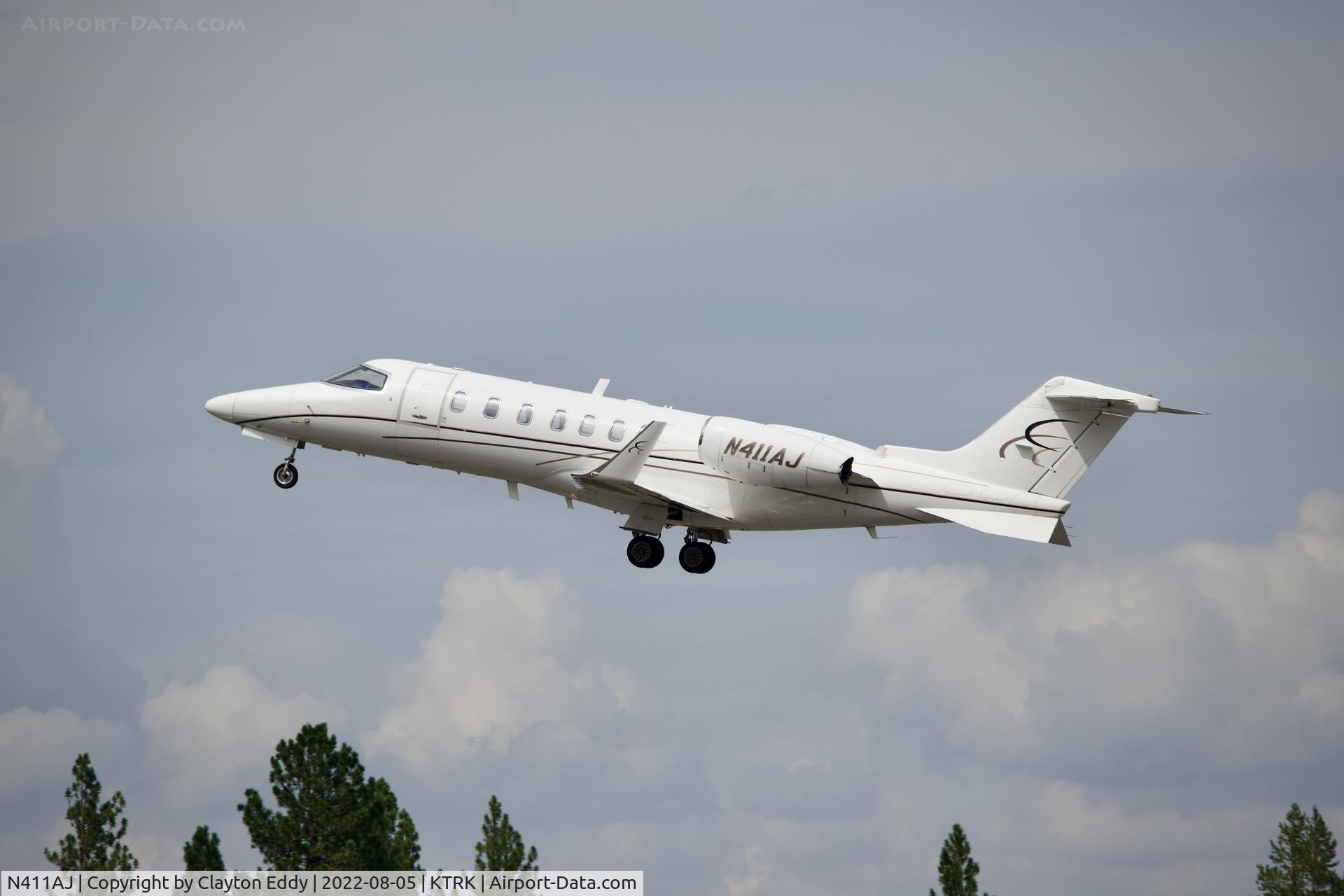 N411AJ, 2004 Learjet 40 C/N 40-2011, Truckee airport in California 2022.