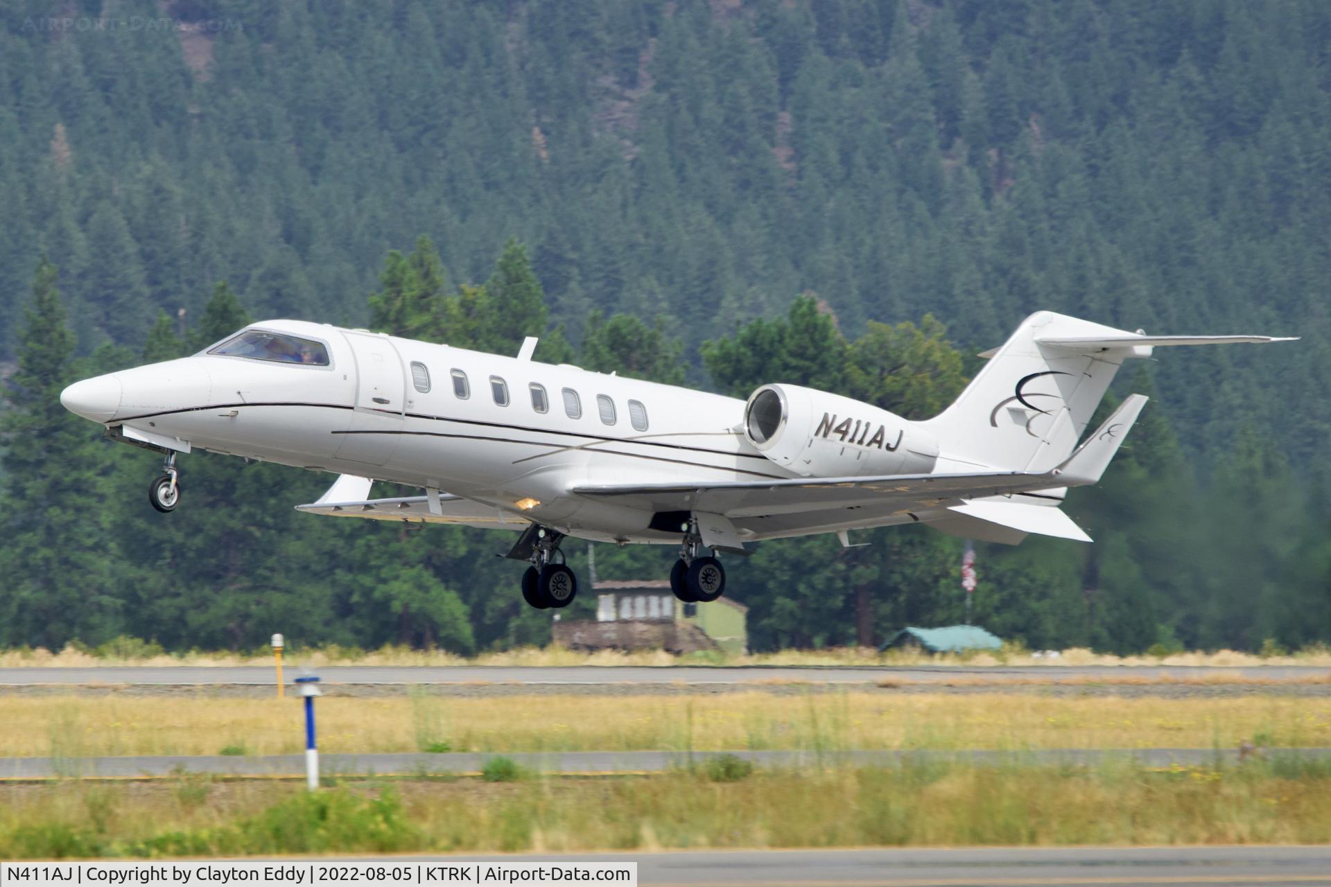 N411AJ, 2004 Learjet 40 C/N 40-2011, Truckee airport in California 2022.