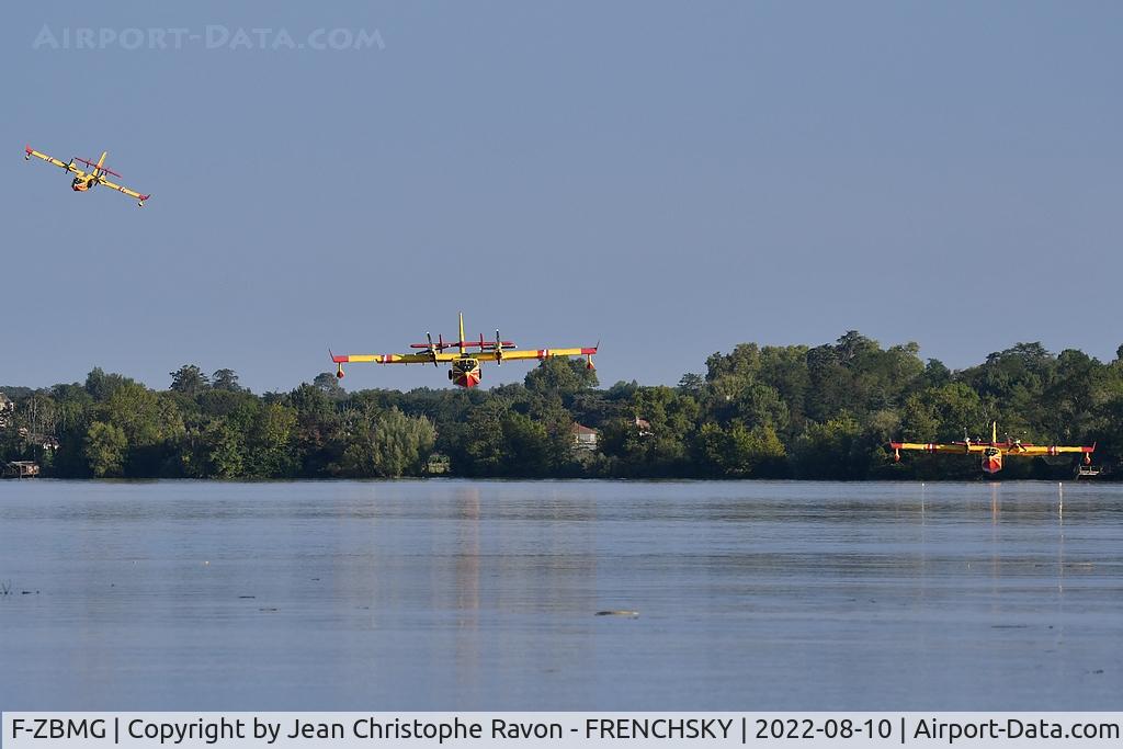 F-ZBMG, 2006 Canadair CL-215-6B11 CL-415 C/N 2065, PELICAN 48, zone d'écopage de Beautiran (Gironde) feux d'Hosteins - Belin Beliet