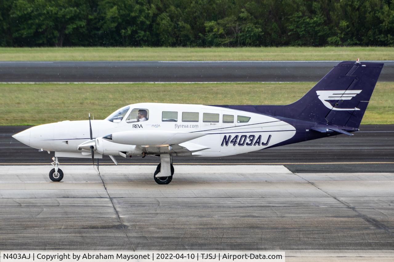 N403AJ, 1972 Cessna 402B C/N 402B0305, Taxing for departure