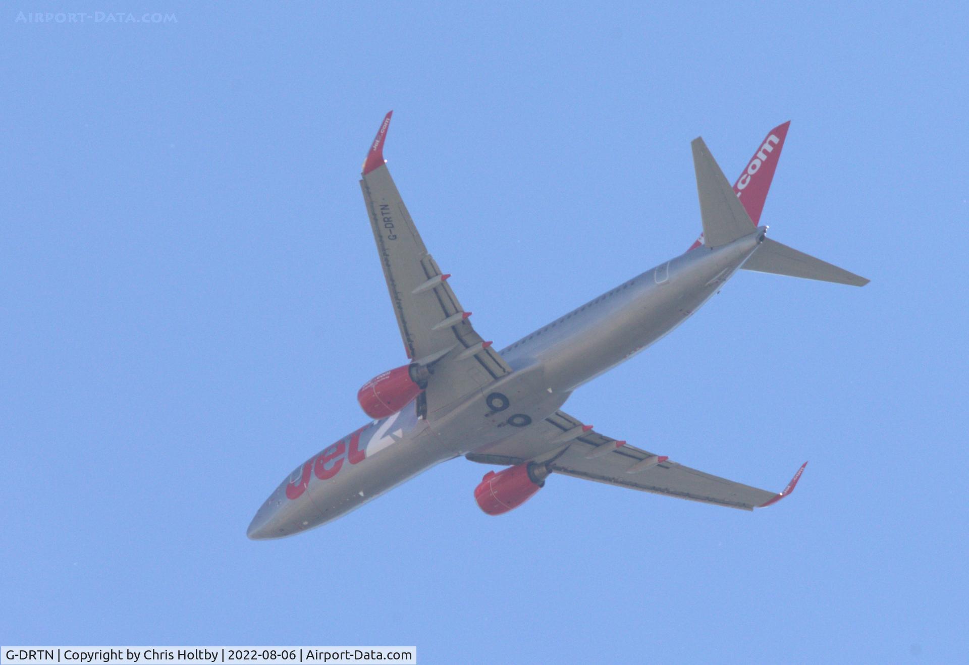 G-DRTN, 2002 Boeing 737-86N C/N 32735, Jet2 operated 737 over Amwell Herts, turning for Stansted Airport, Essex