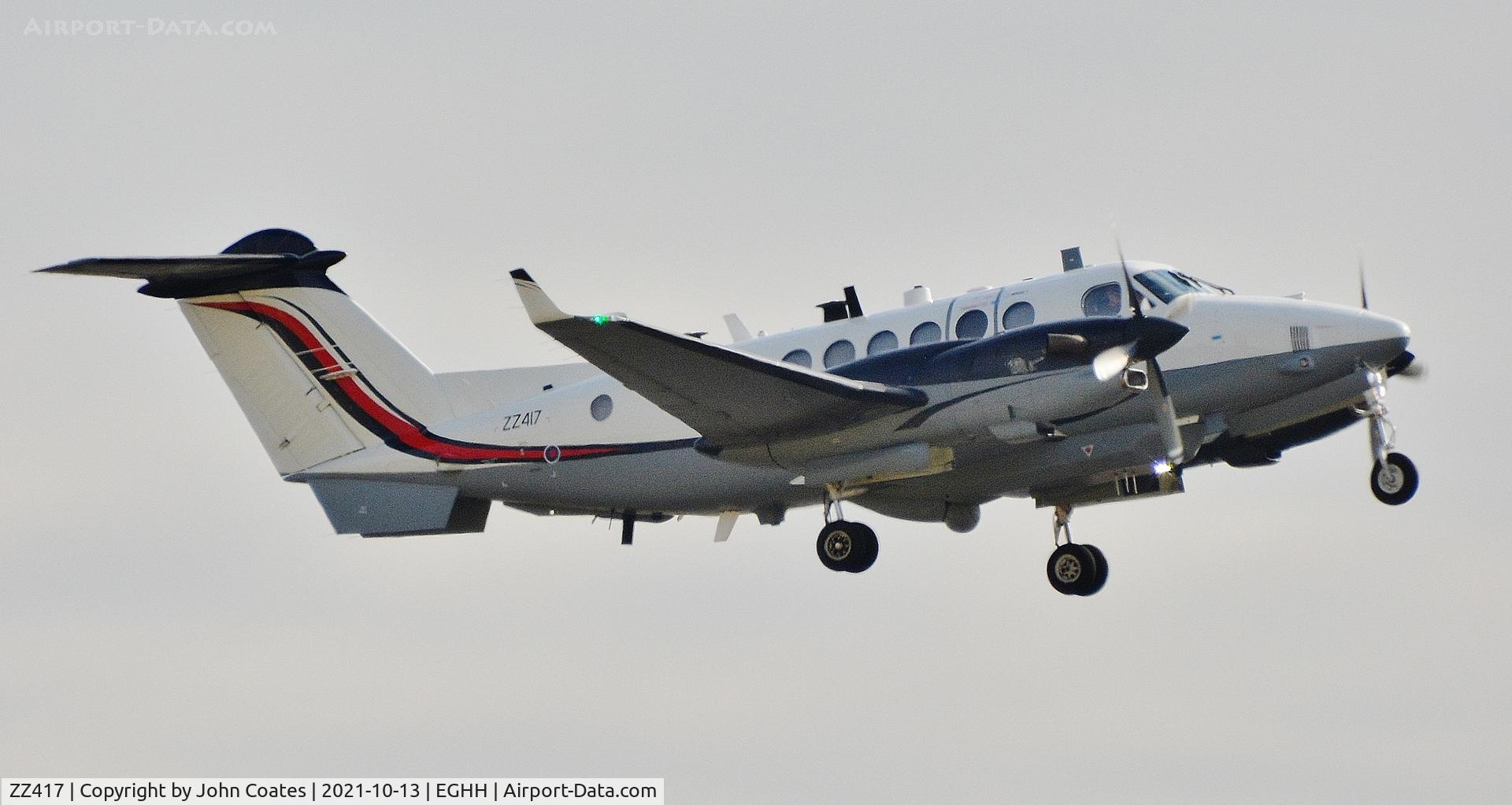 ZZ417, 2007 Hawker Beechcraft Shadow R1 (350CER) C/N FM-16, Final approach to 08