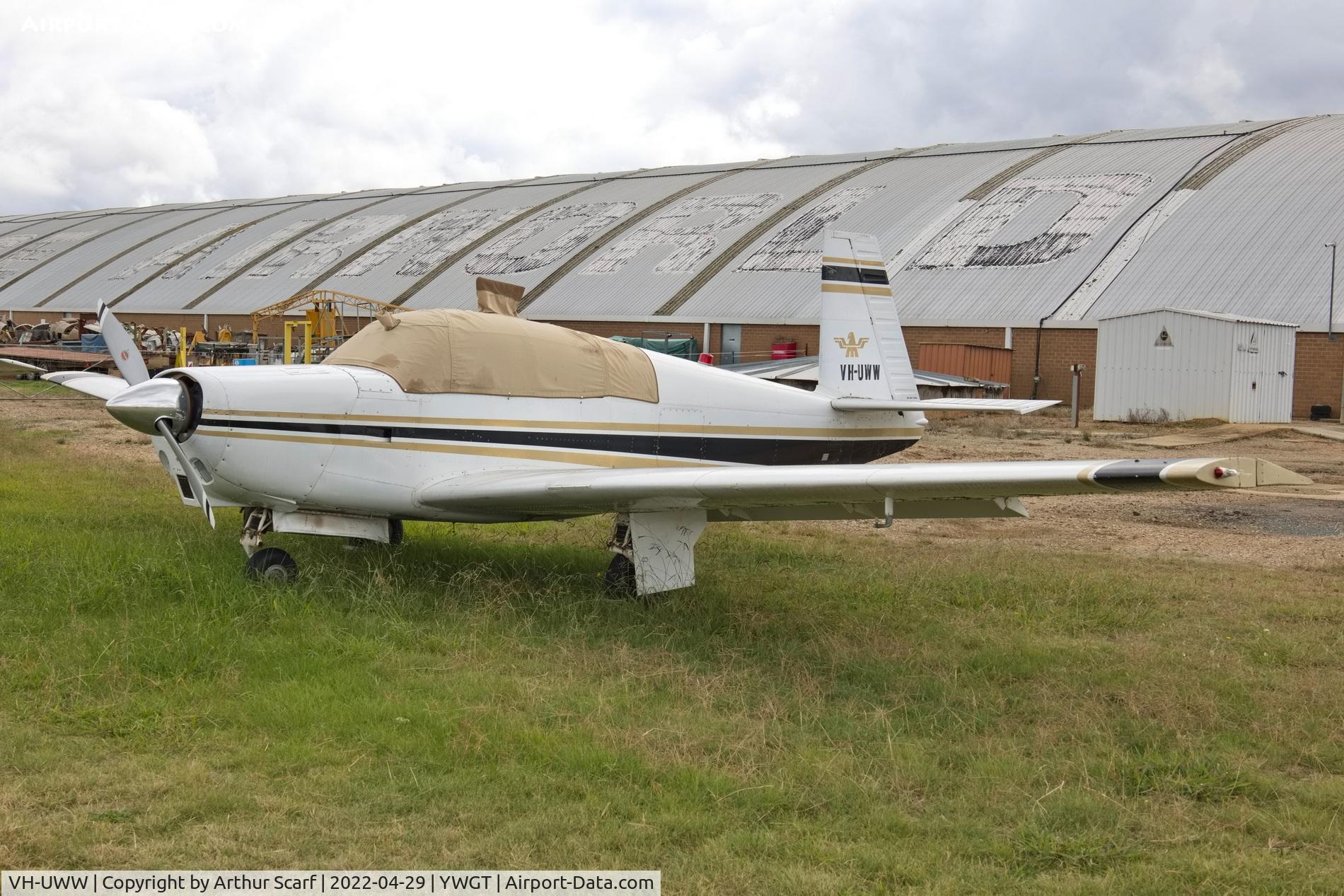 VH-UWW, 1977 Mooney M20C Ranger C/N 20-1229, AAAA Fly in Wangaratta VIC April/May 2022